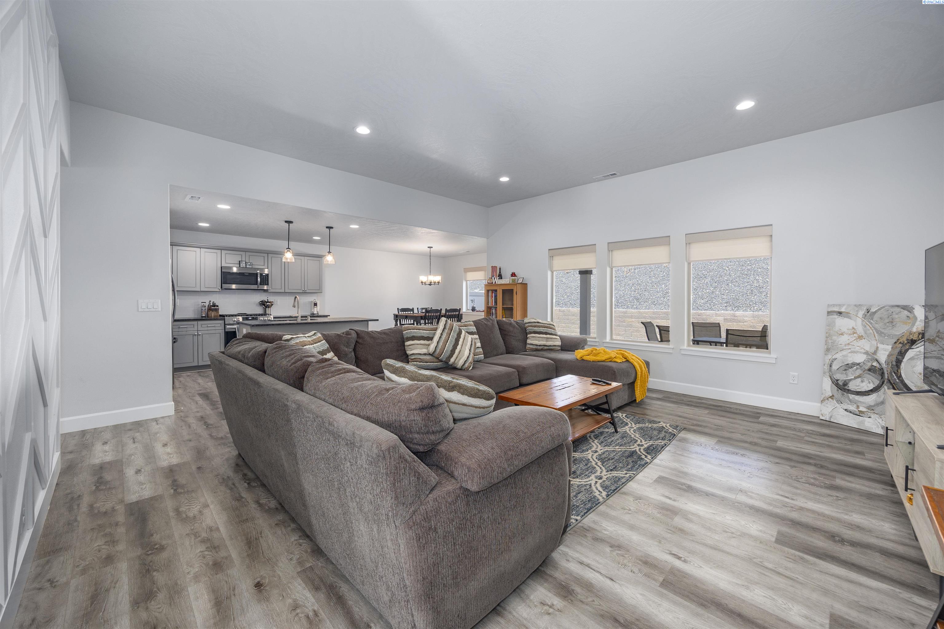 Photo 1 of Single family home for sale at 6020 W 32nd Court, Kennewick, WA 99338 | MLS# PAC293675 | Listing updated on 2026-08-27