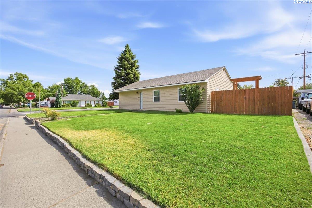 Photo 3 of Single family home for sale at 912 Cottonwood Dr, Richland, WA 99352 | MLS# PAC293676 | Listing updated on 2026-09-29