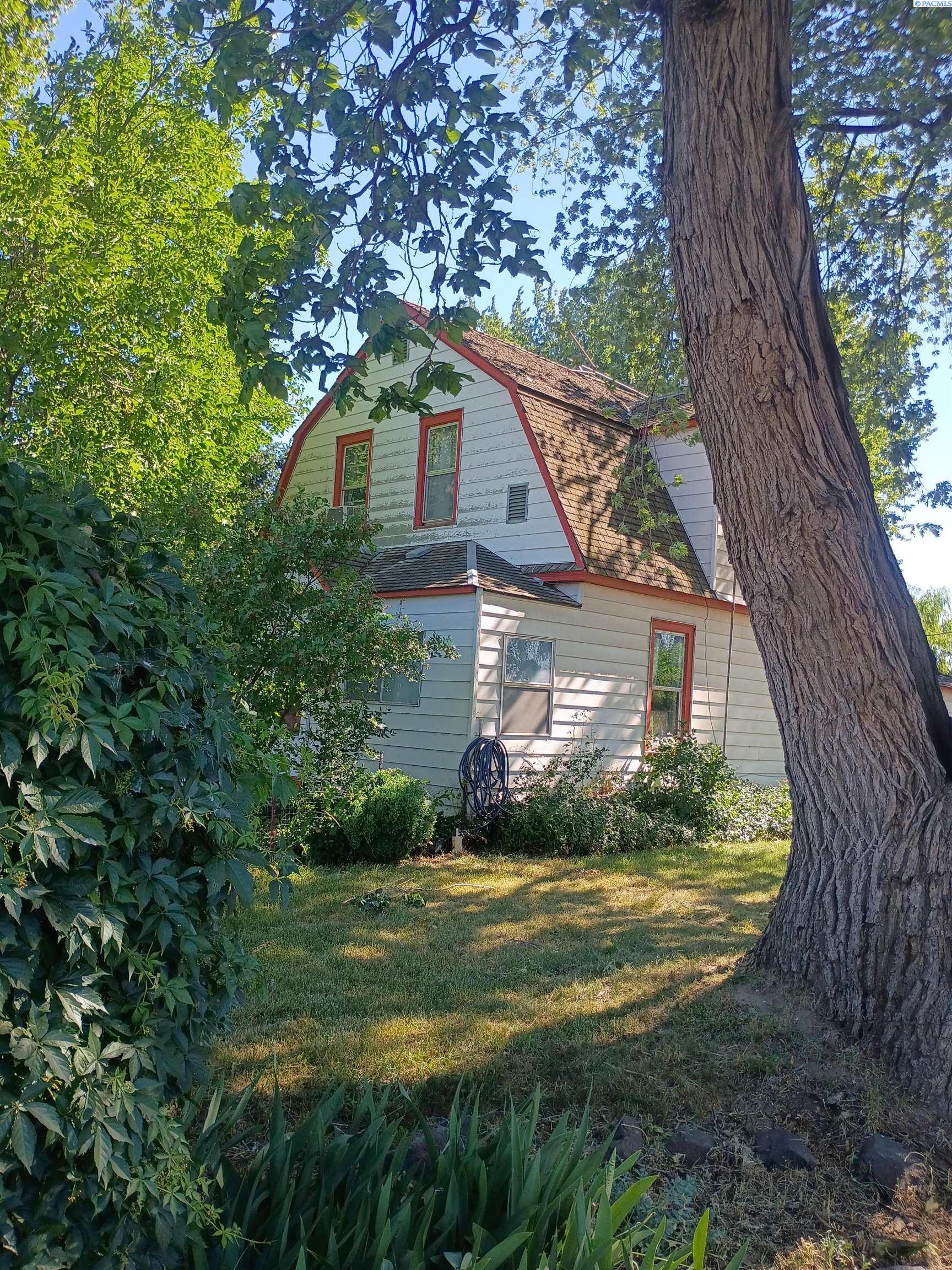 Photo 1 of Single family home for sale at 31 N Mclean Rd, Sunnyside, WA 98944 | MLS# PAC293940 | Listing updated on 2026-10-02