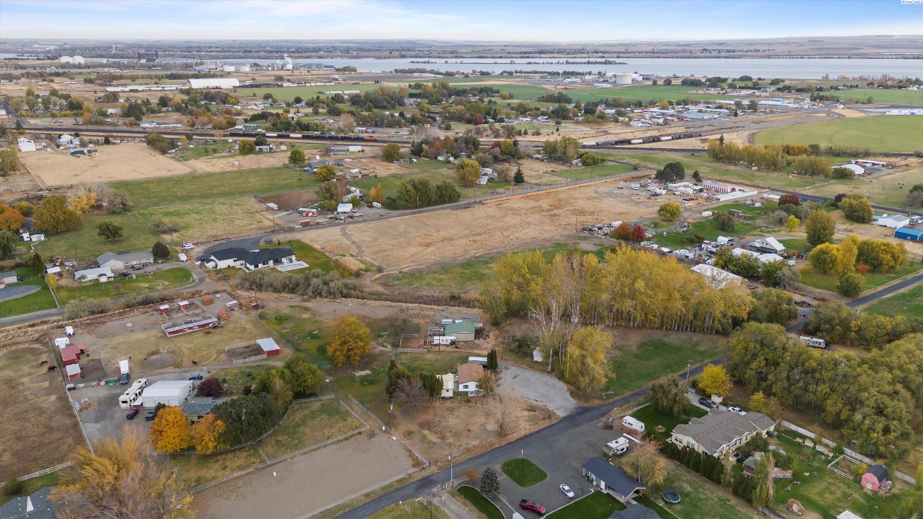 Photo 4 of Manufactured home for sale at 225606 E Walter Pr SE, Kennewick, WA 99337 | MLS# PAC293963 | Listing updated on 2026-07-14