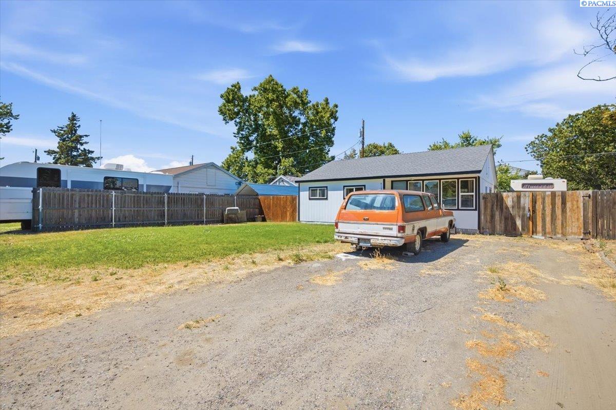 Photo 3 of Single family home for sale at 413 Winslow Ave, Richland, WA 99352 | MLS# PAC293988 | Listing updated on 2026-09-30