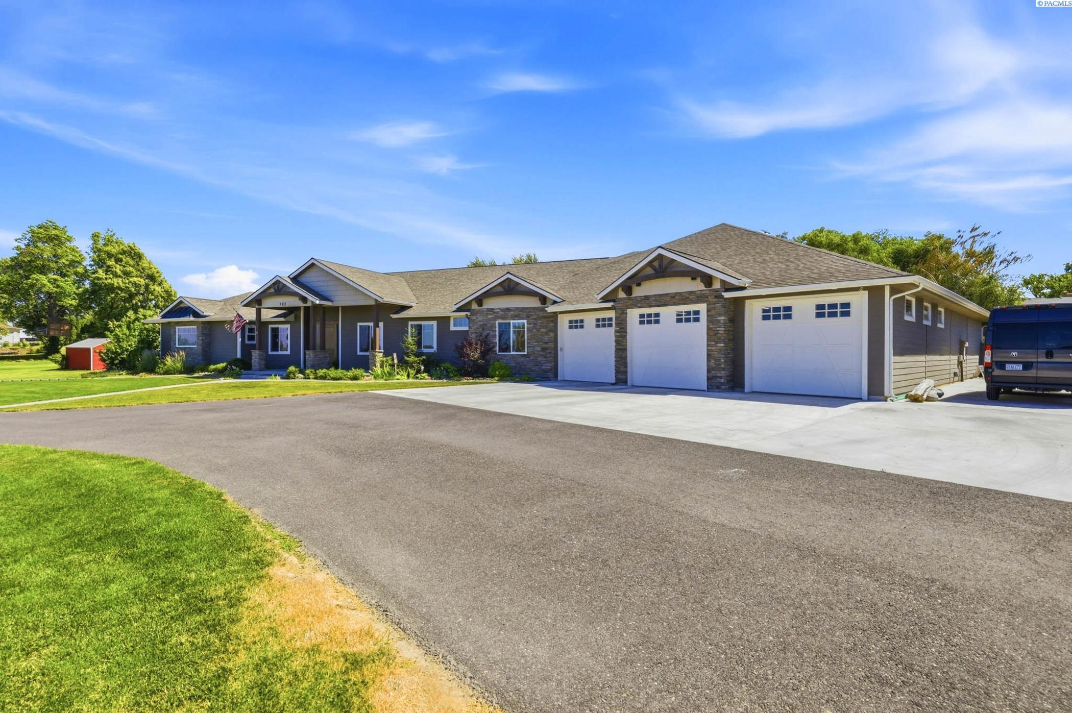 Photo 3 of Single family home for sale at 903 W 22nd Place, Kennewick, WA 99337 | MLS# PAC293994 | Listing updated on 2026-09-18