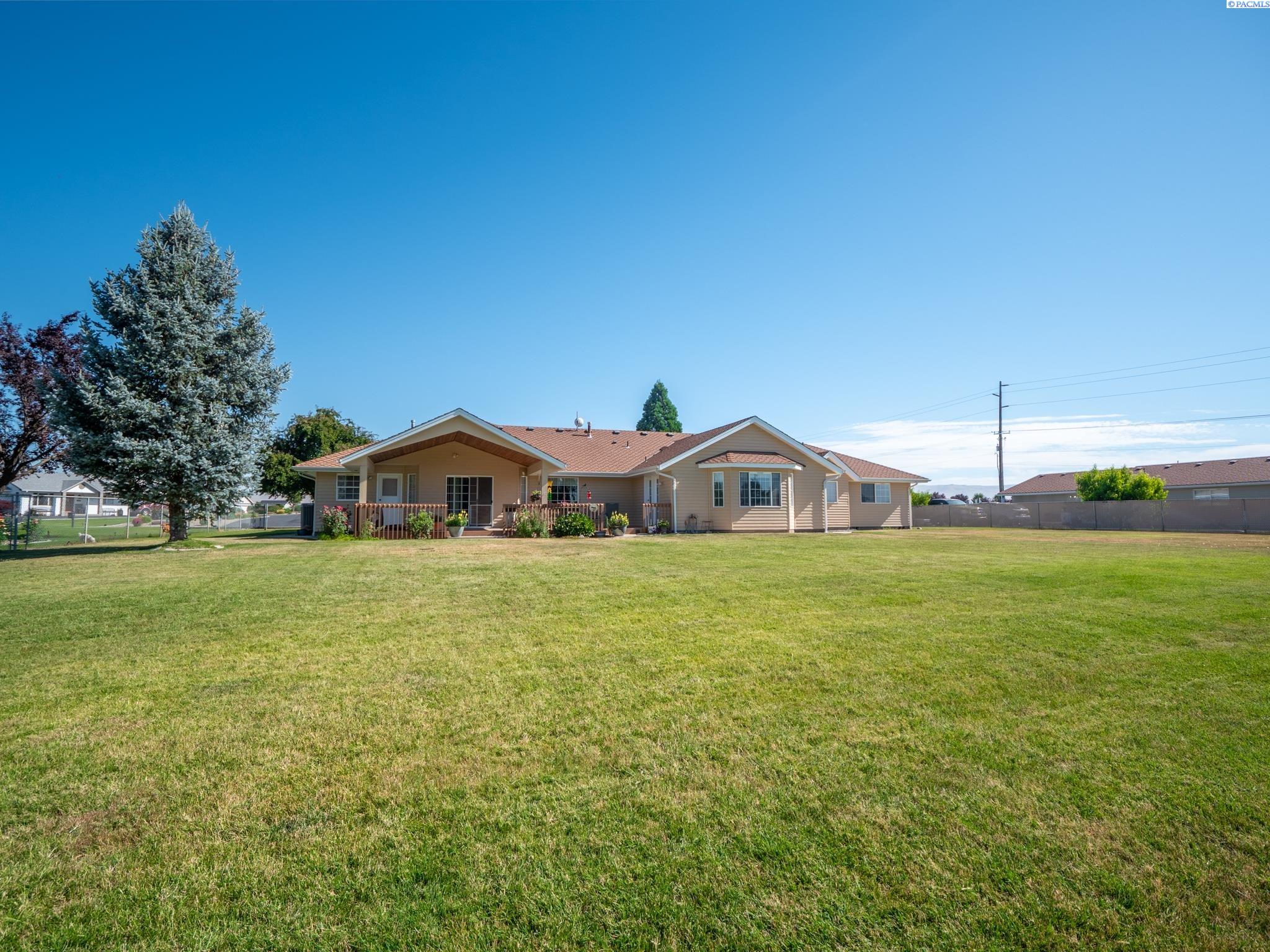 Photo 3 of Sale Pending at 50 Flagstone Ln, Sunnyside, WA 98944 | MLS# PAC294012 | Listing updated on 2026-09-19