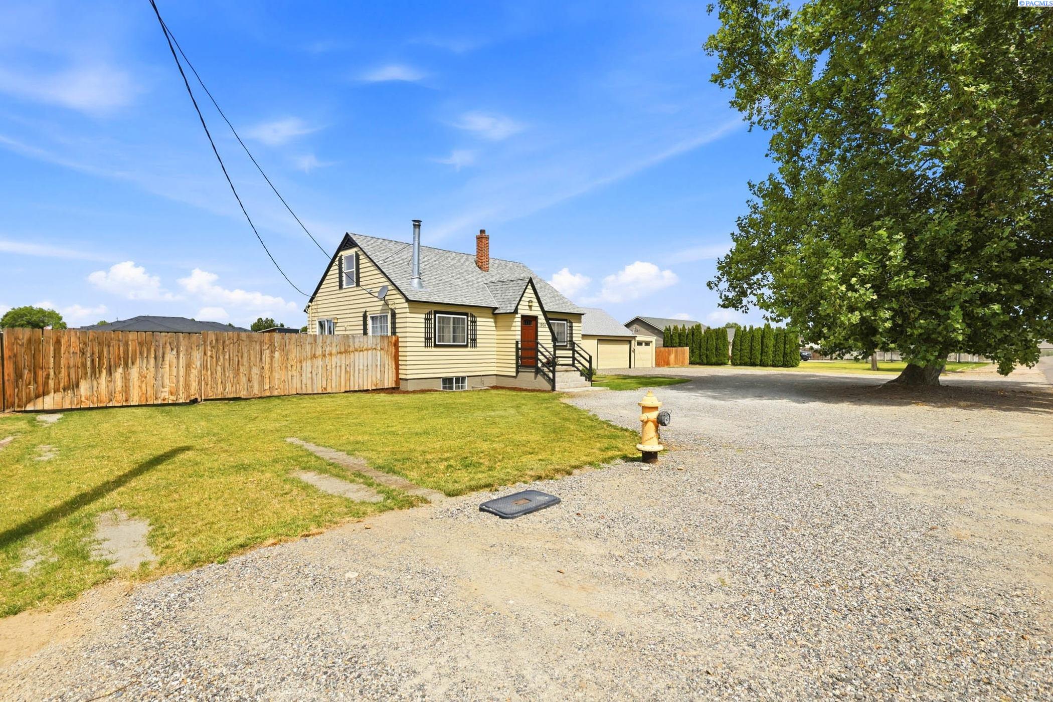 Photo 4 of Single family home for sale at 1904 Road 64, Pasco, WA 99301 | MLS# PAC294137 | Listing updated on 2026-10-02