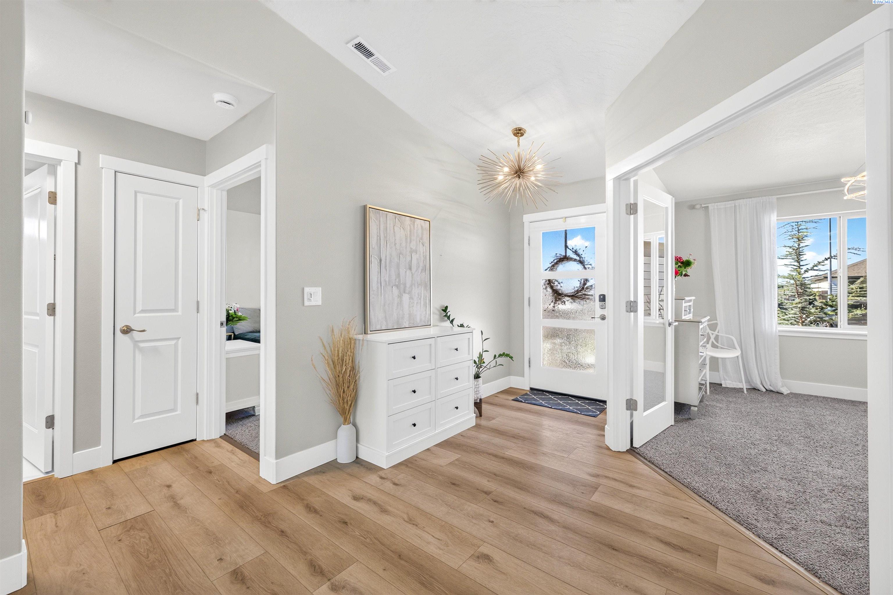 Photo 3 of Single family home for sale at 10614 Chinook Dr, Pasco, WA 99301 | MLS# PAC294141 | Listing updated on 2026-10-01