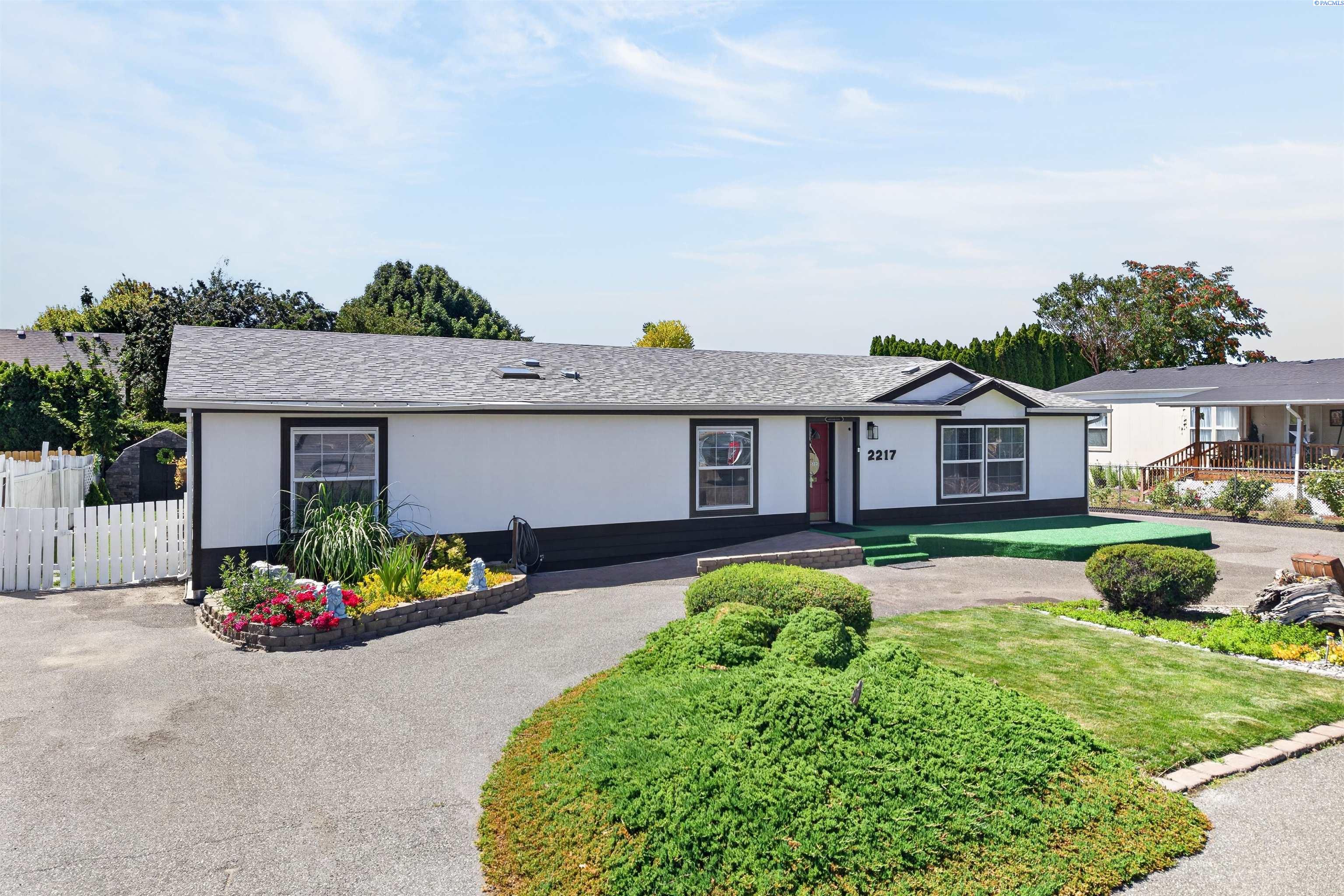 Photo 3 of Manufactured home for sale at 2217 Vermont Loop, Kennewick, WA 99336 | MLS# PAC294148 | Listing updated on 2026-08-14