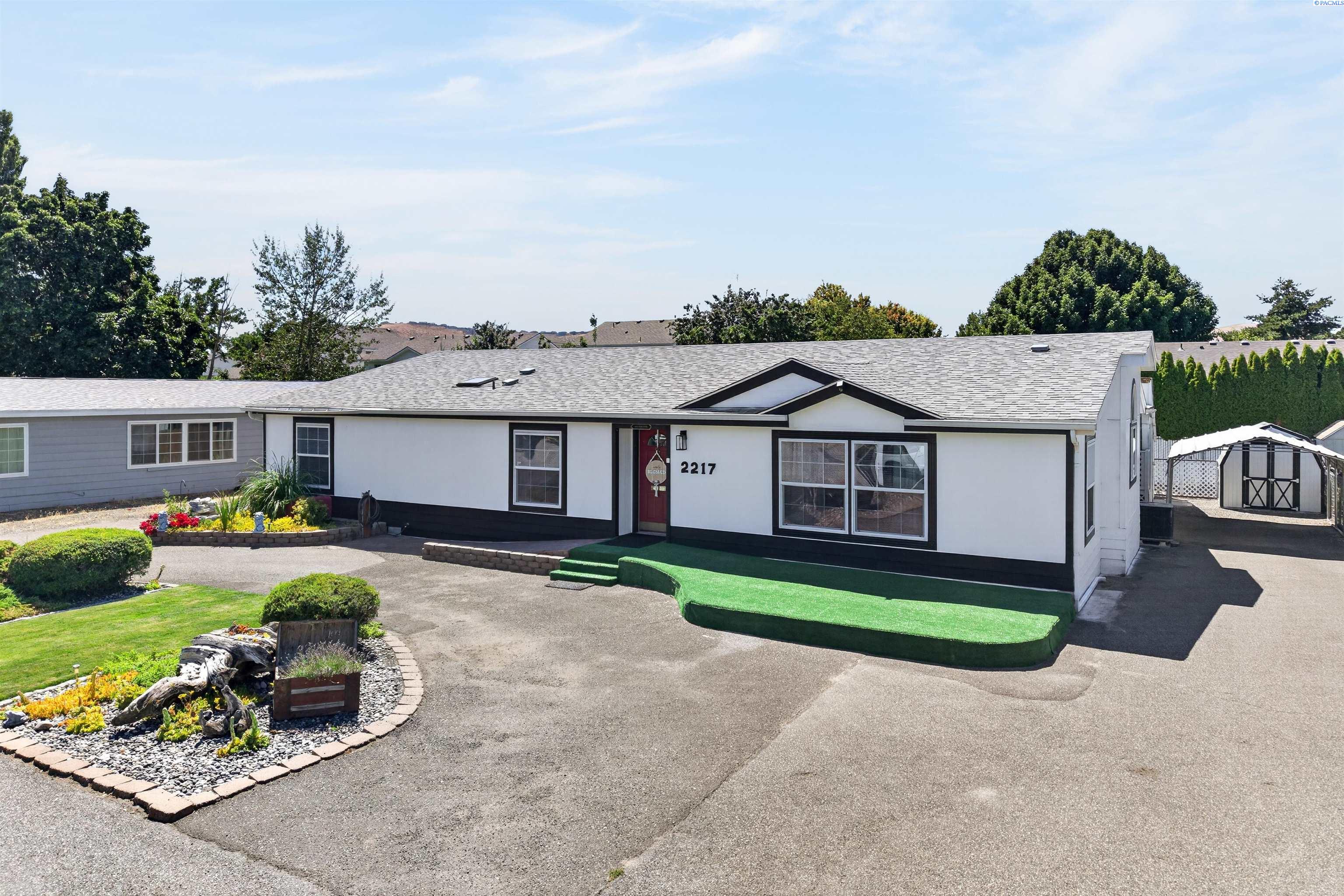 Photo 2 of Manufactured home for sale at 2217 Vermont Loop, Kennewick, WA 99336 | MLS# PAC294148 | Listing updated on 2026-08-14