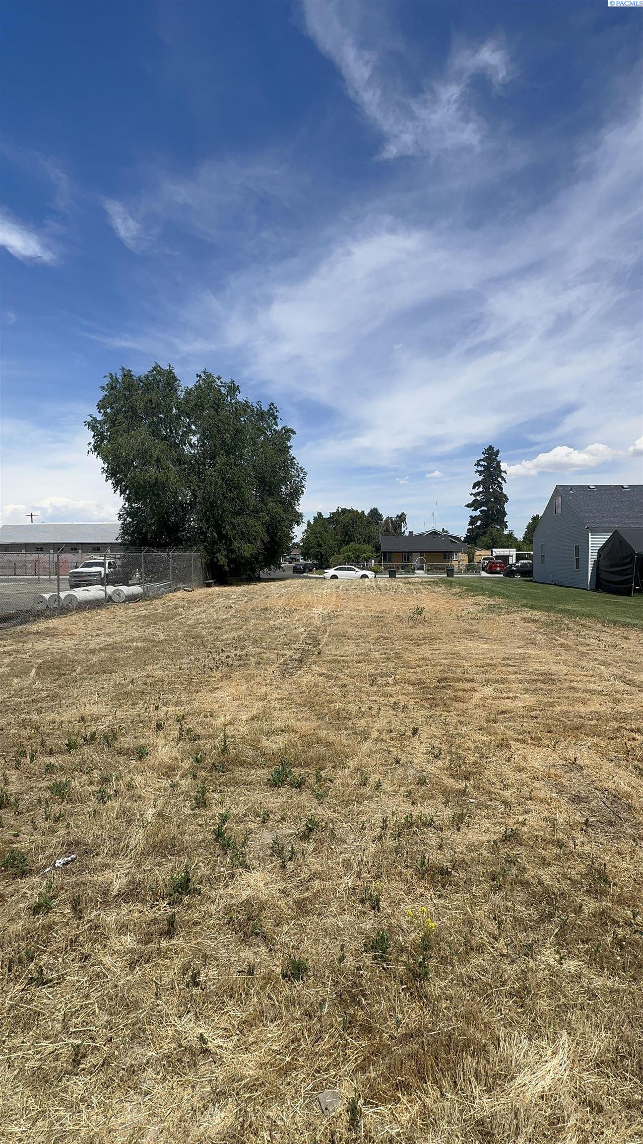 Photo 1 of Land for sale at 200 E 4th Street, Grandview, WA 98930 | MLS# PAC294182 | Listing updated on 2026-10-03