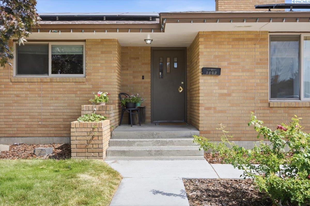 Photo 2 of Single family home for sale at 1402 Westwood Ct, Richland, WA 99354 | MLS# PAC294189 | Listing updated on 2026-09-18