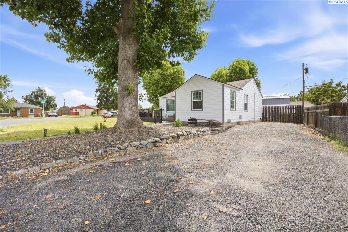 Photo 4 of Single family home for sale at 518 S Zillah St, Kennewick, WA 99336 | MLS# PAC294193 | Listing updated on 2026-10-06