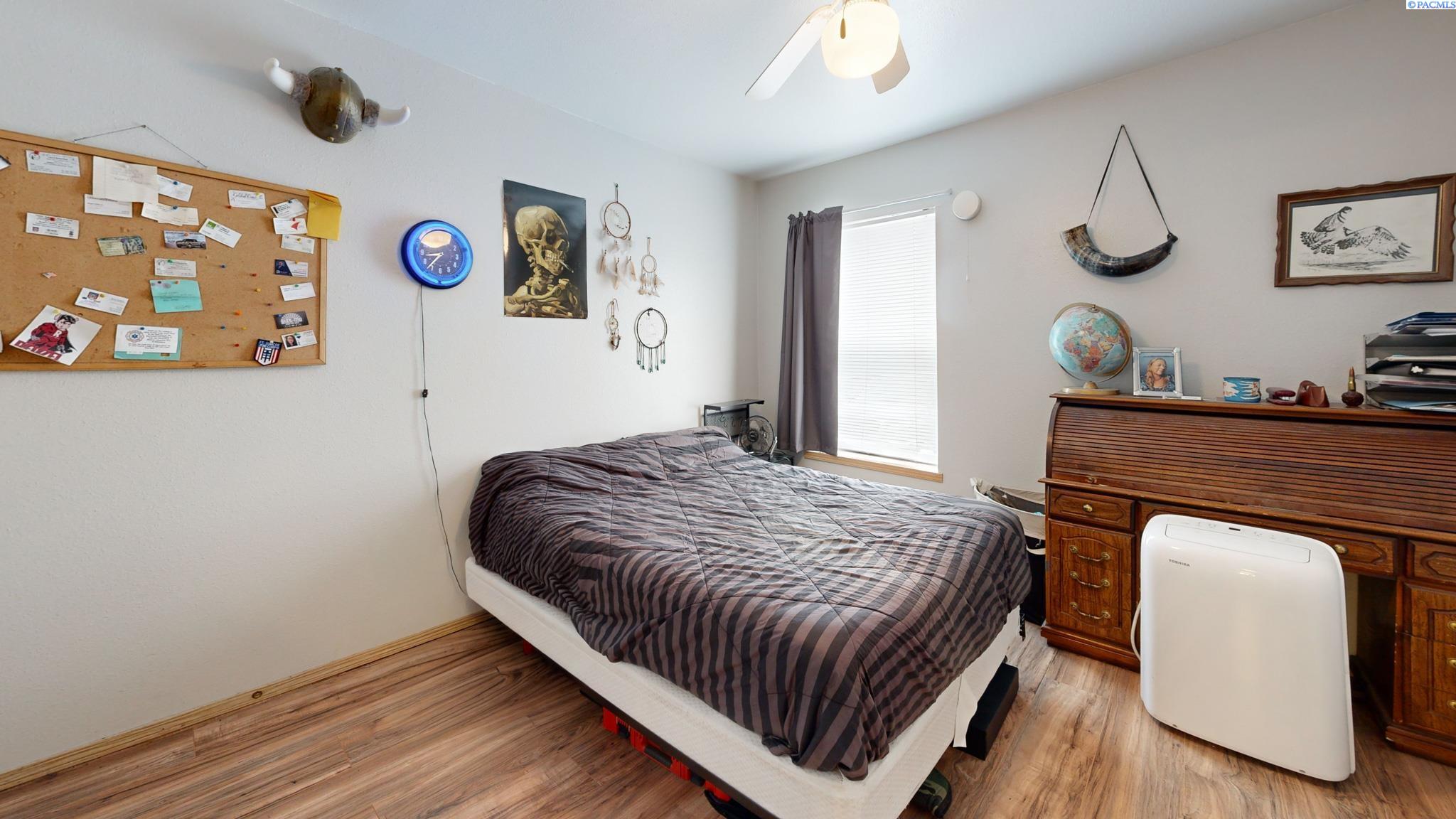 Photo 4 of Sale Pending at 1645 NE Merman Dr, Pullman, WA 99163 | MLS# PAC294271 | Listing updated on 2026-10-05