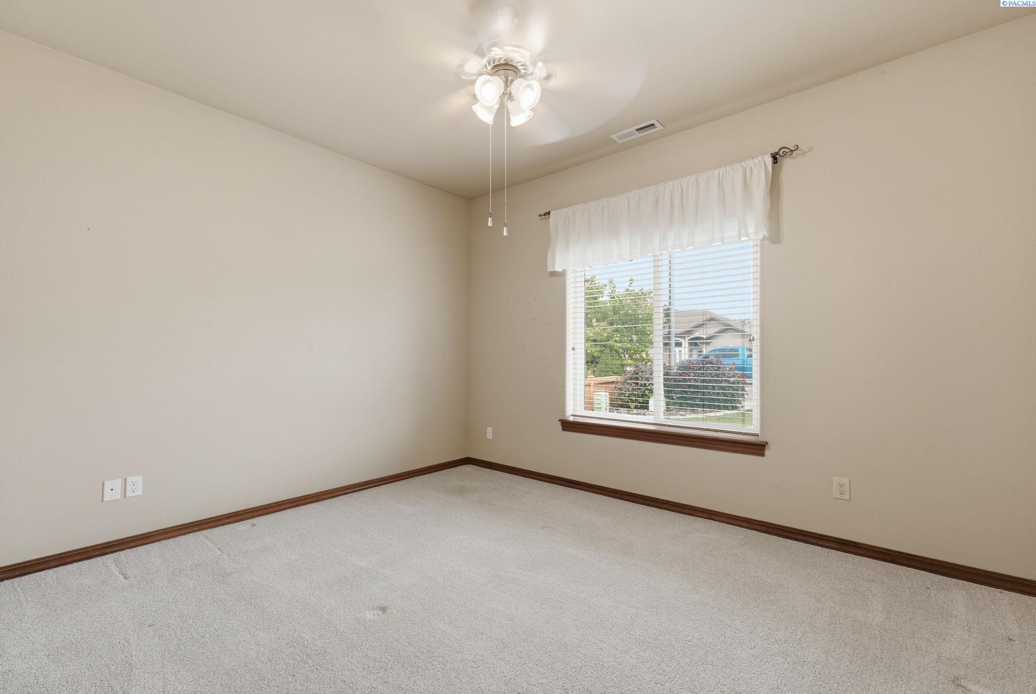 Photo 4 of Single family home for sale at 8409 W Bruneau Pl, Kennewick, WA 99336 | MLS# PAC294276 | Listing updated on 2026-09-27