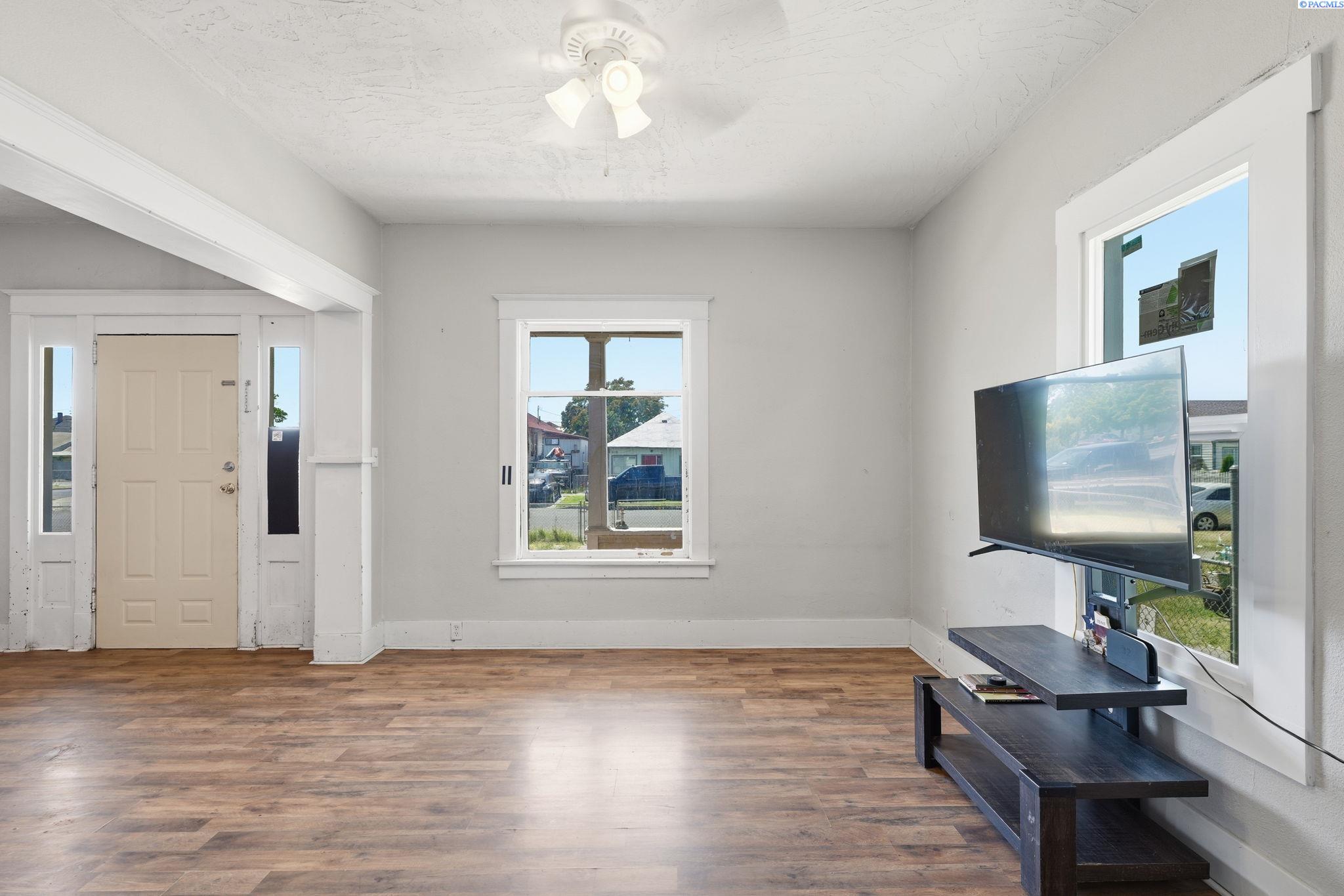 Photo 3 of Single family home for sale at 307 W Bonneville St, Pasco, WA 99301 | MLS# PAC294304 | Listing updated on 2026-09-16