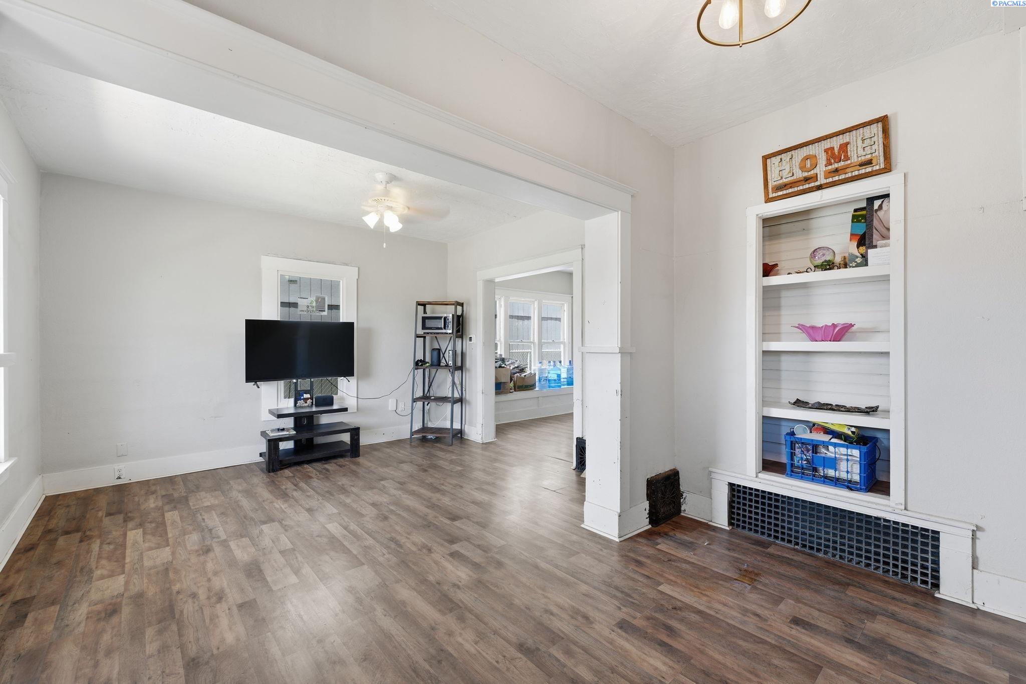 Photo 3 of Single family home for sale at 307 W Bonneville St, Pasco, WA 99301 | MLS# PAC294304 | Listing updated on 2026-09-16