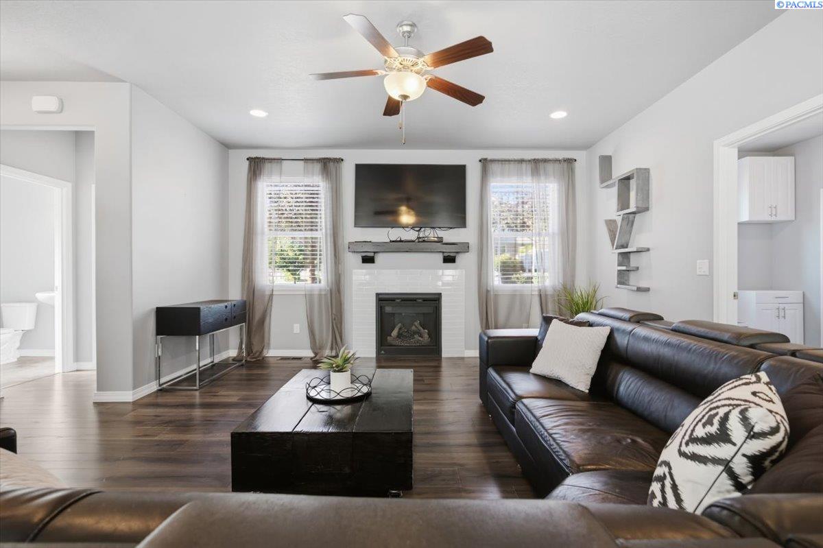 Photo 2 of Single family home for sale at 2250 Daphne Ave, Richland, WA 99352 | MLS# PAC294334 | Listing updated on 2026-10-11