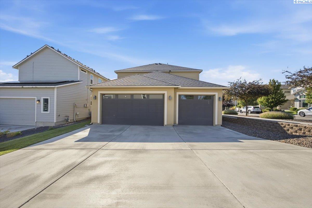 Photo 3 of Single family home for sale at 2250 Daphne Ave, Richland, WA 99352 | MLS# PAC294334 | Listing updated on 2026-10-11