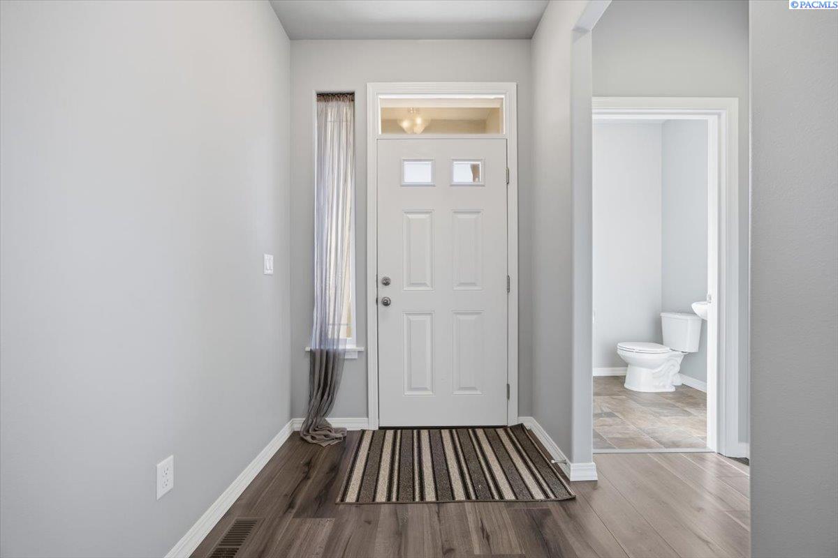 Photo 4 of Single family home for sale at 2250 Daphne Ave, Richland, WA 99352 | MLS# PAC294334 | Listing updated on 2026-10-11