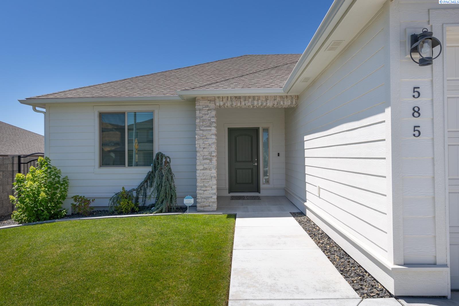 Photo 2 of Single family home for sale at 585 Lazio Way, Richland, WA 99352 | MLS# PAC294367 | Listing updated on 2026-07-23