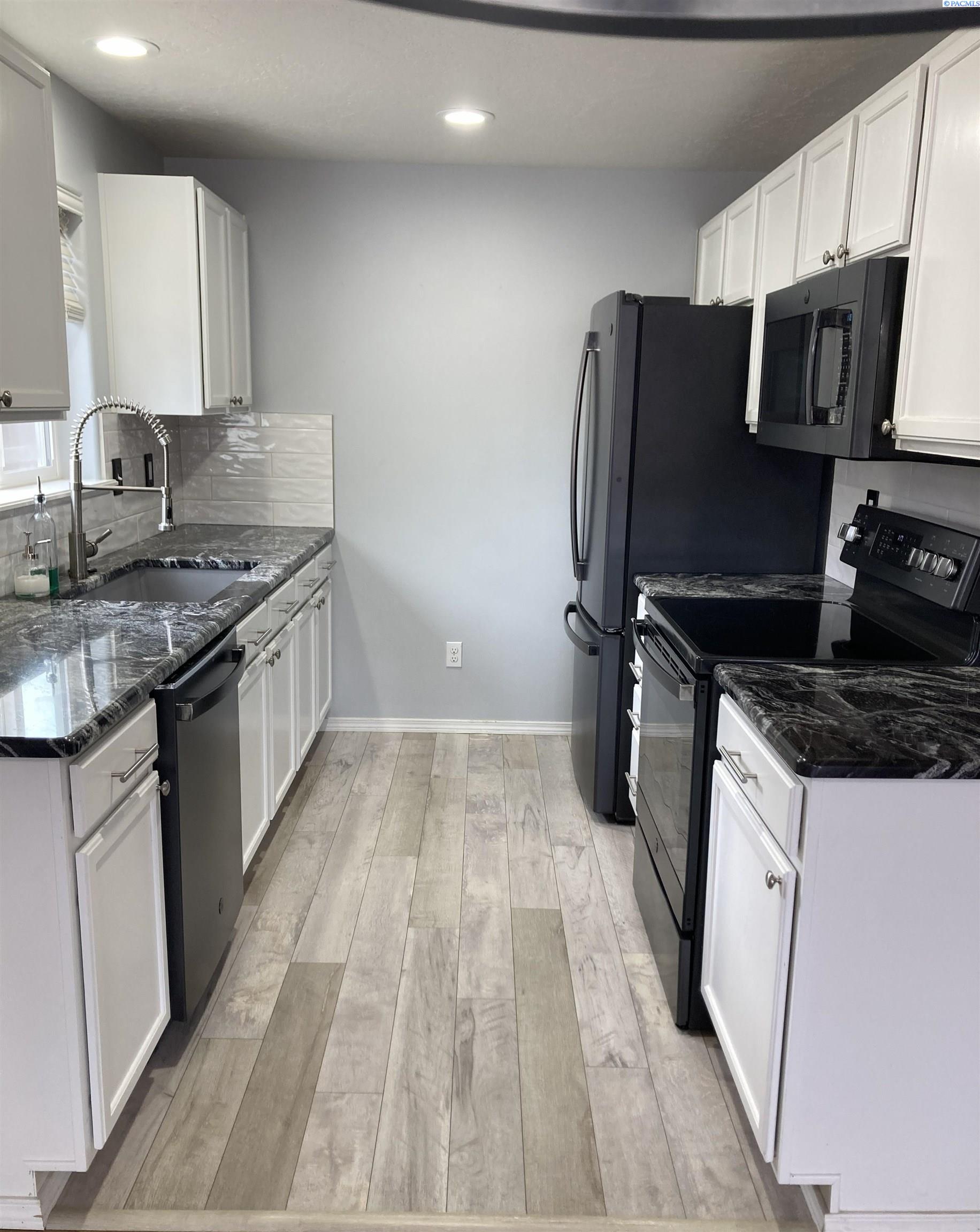 Photo 2 of Single family home for sale at 8019 W 6th Avenue, Kennewick, WA 99336 | MLS# PAC294372 | Listing updated on 2026-09-16