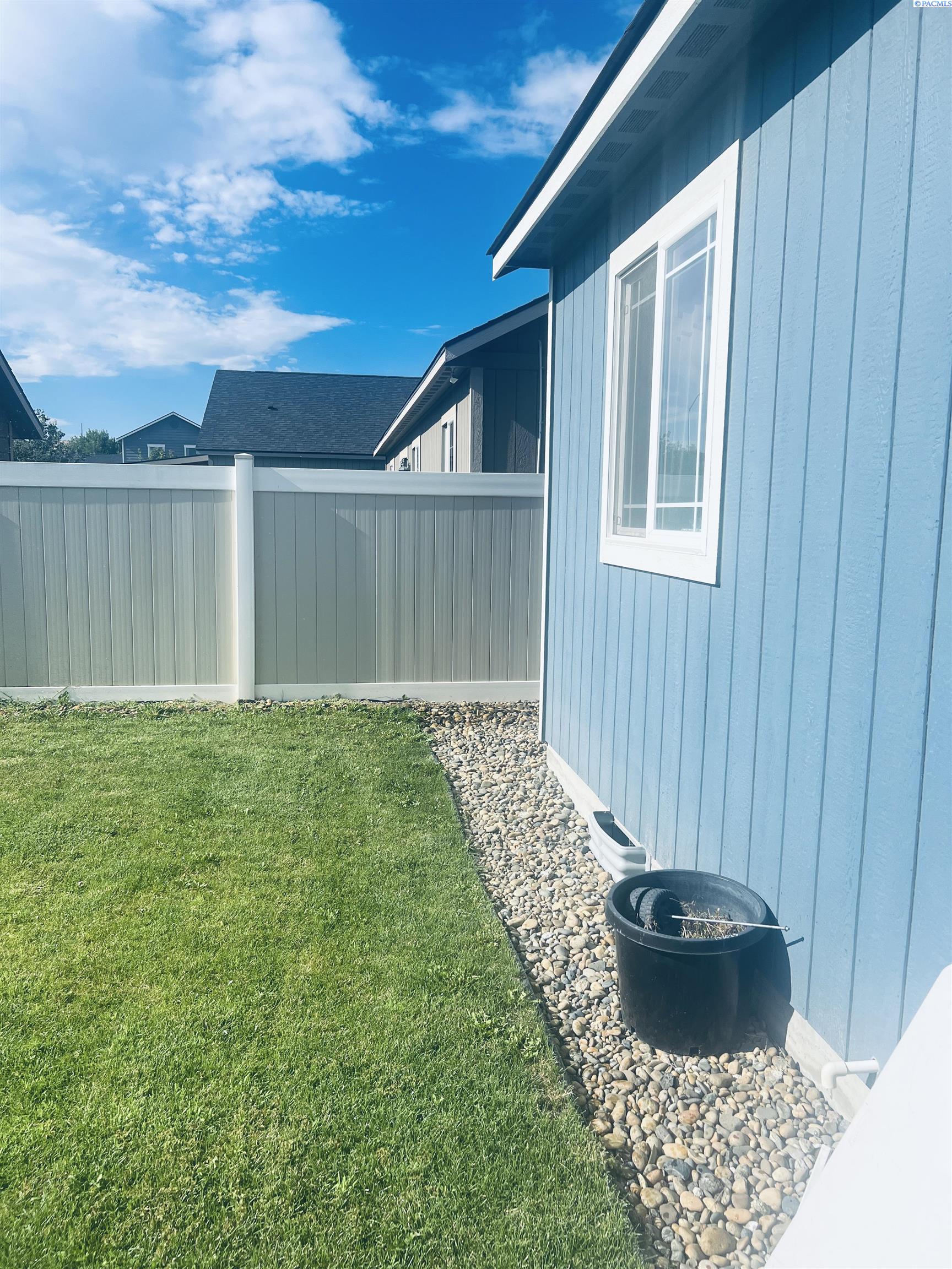 Photo 2 of Single family home for sale at 1621 Ayshire St, Sunnyside, WA 98944 | MLS# PAC294428 | Listing updated on 2026-08-20