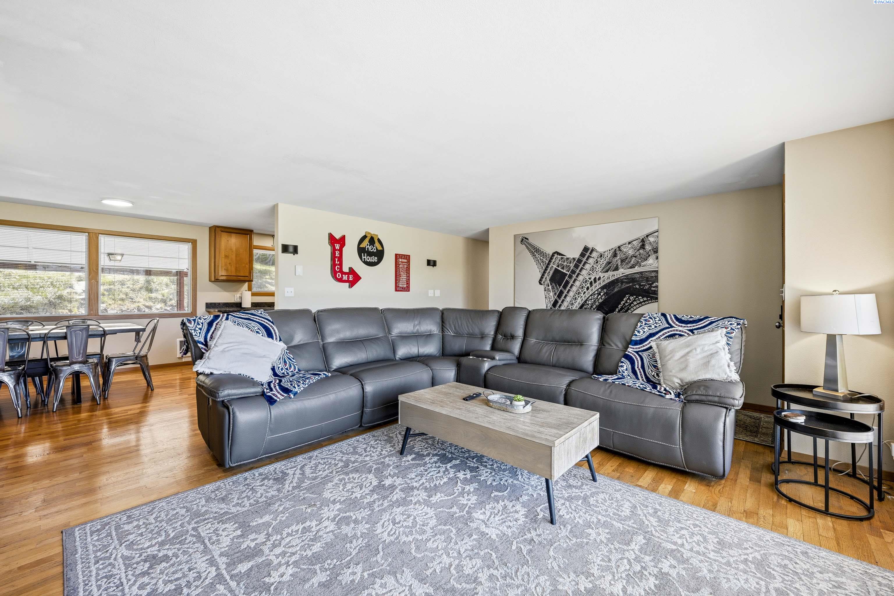 Photo 2 of Single family home for sale at 1825 Ne Valley Rd, Pullman, WA 99163 | MLS# PAC294509 | Listing updated on 2026-07-10