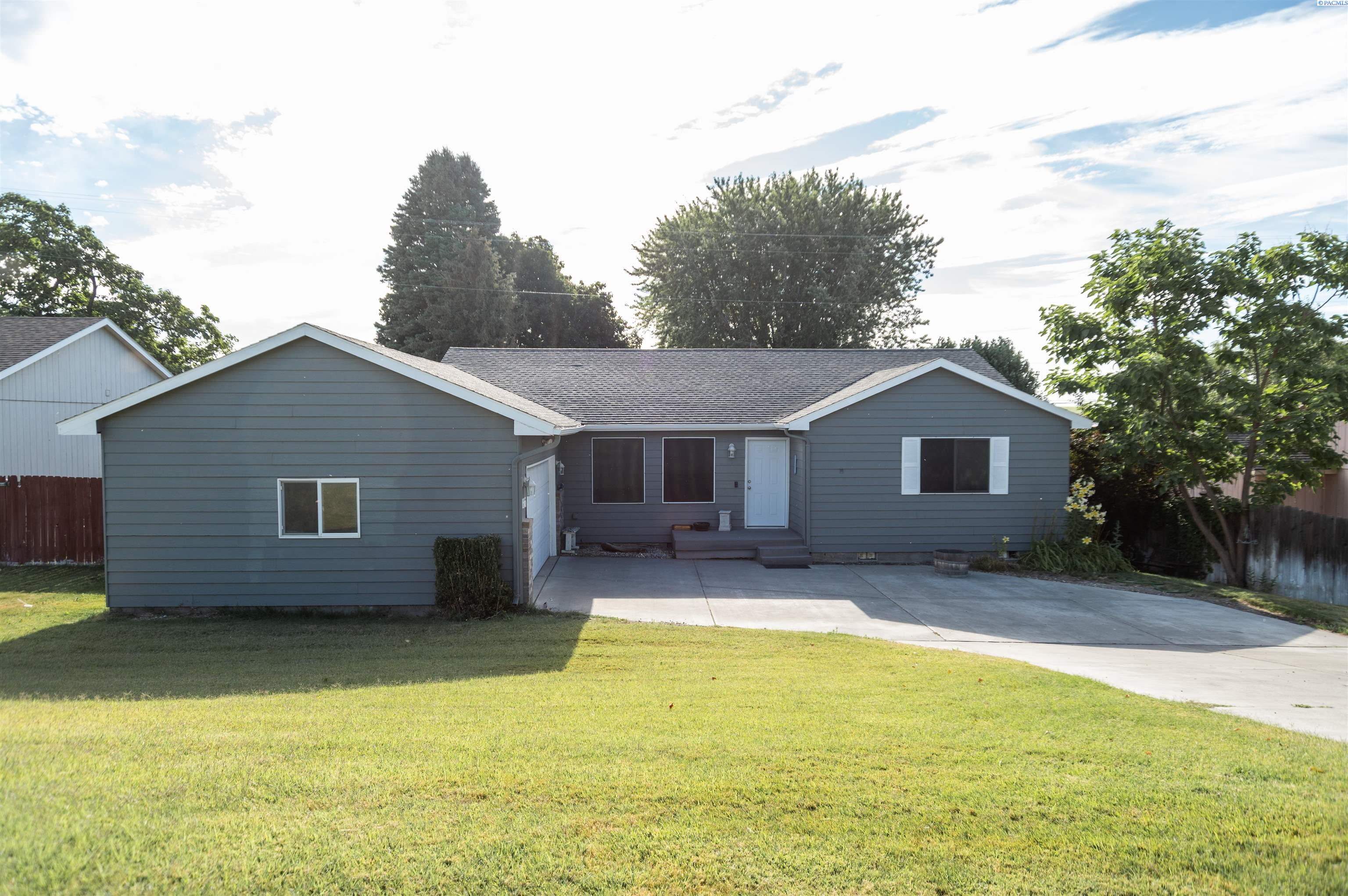 Photo 3 of Single family home for sale at 1565 Ne 11th Street, Benton City, WA 99320 | MLS# PAC294533 | Listing updated on 2026-09-03