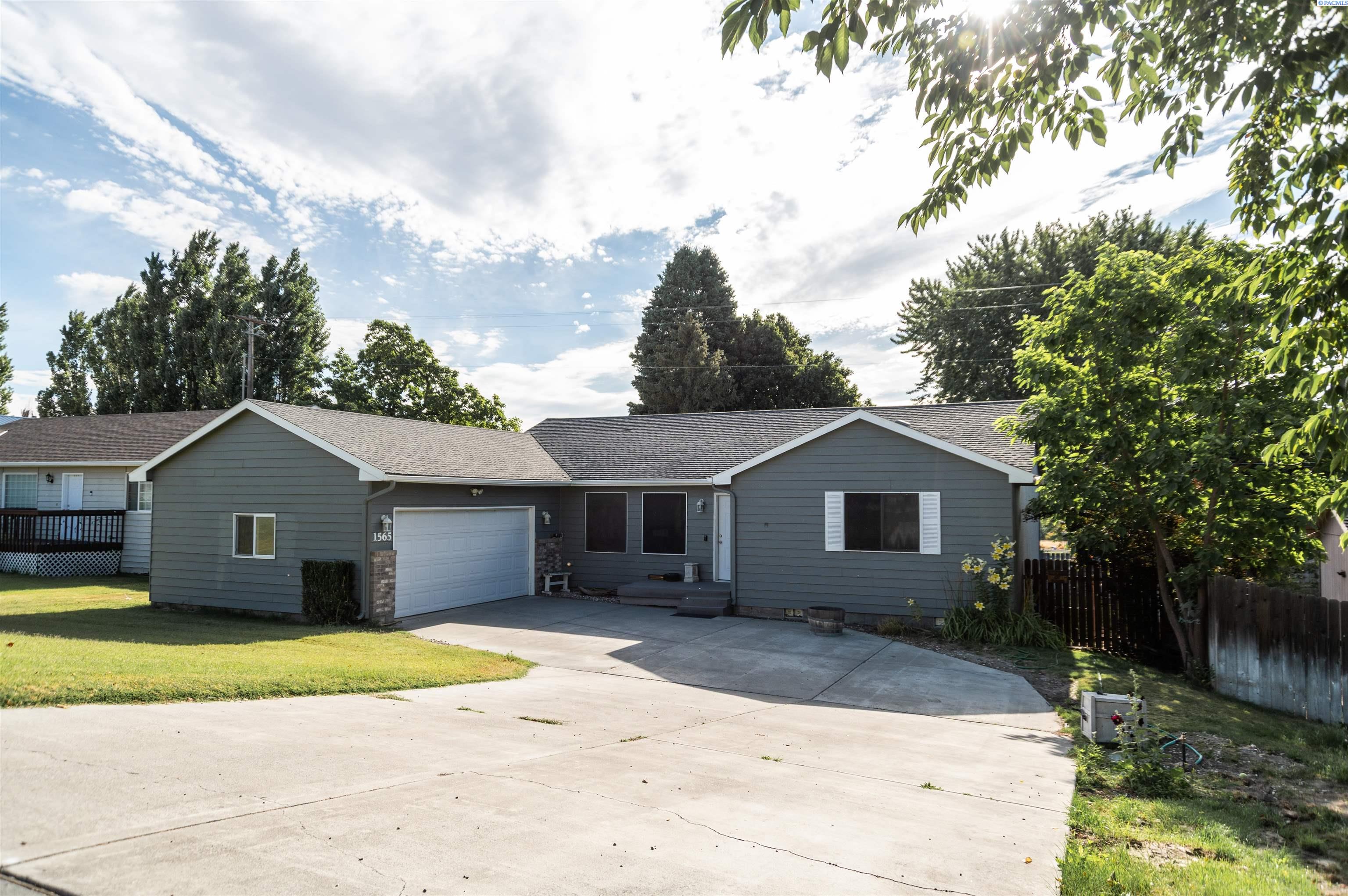 Photo 2 of Single family home for sale at 1565 Ne 11th Street, Benton City, WA 99320 | MLS# PAC294533 | Listing updated on 2026-09-03