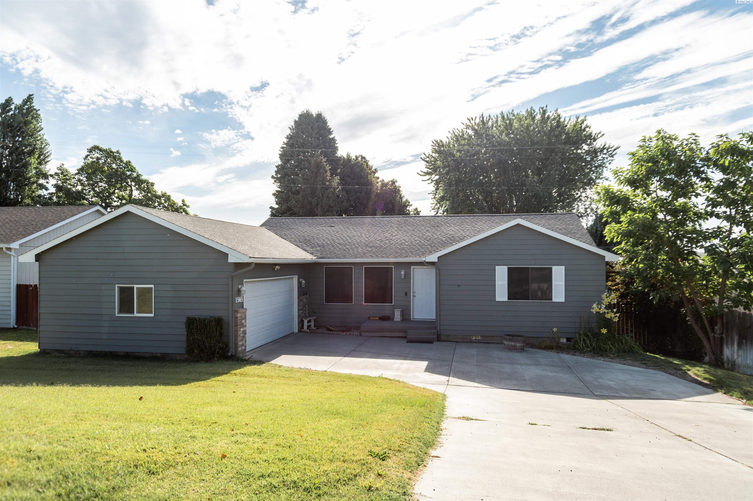 Photo 1 of Single family home for sale at 1565 Ne 11th Street, Benton City, WA 99320 | MLS# PAC294533 | Listing updated on 2026-09-03