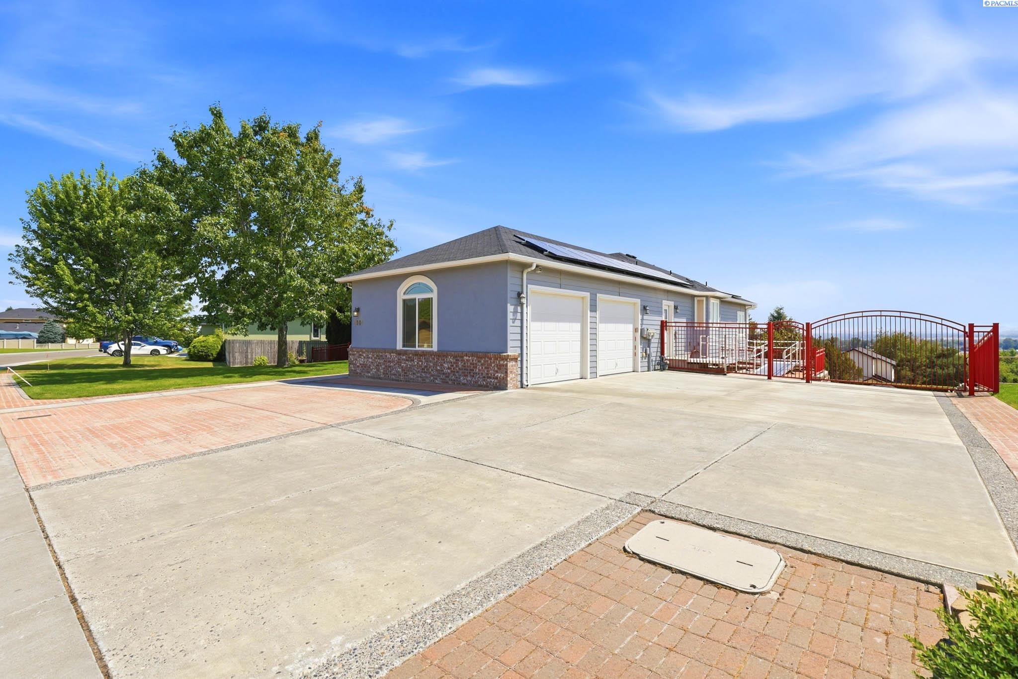 Photo 2 of Single family home for sale at 4004 Desert Plateau Dr, Pasco, WA 99301 | MLS# PAC294551 | Listing updated on 2026-10-01