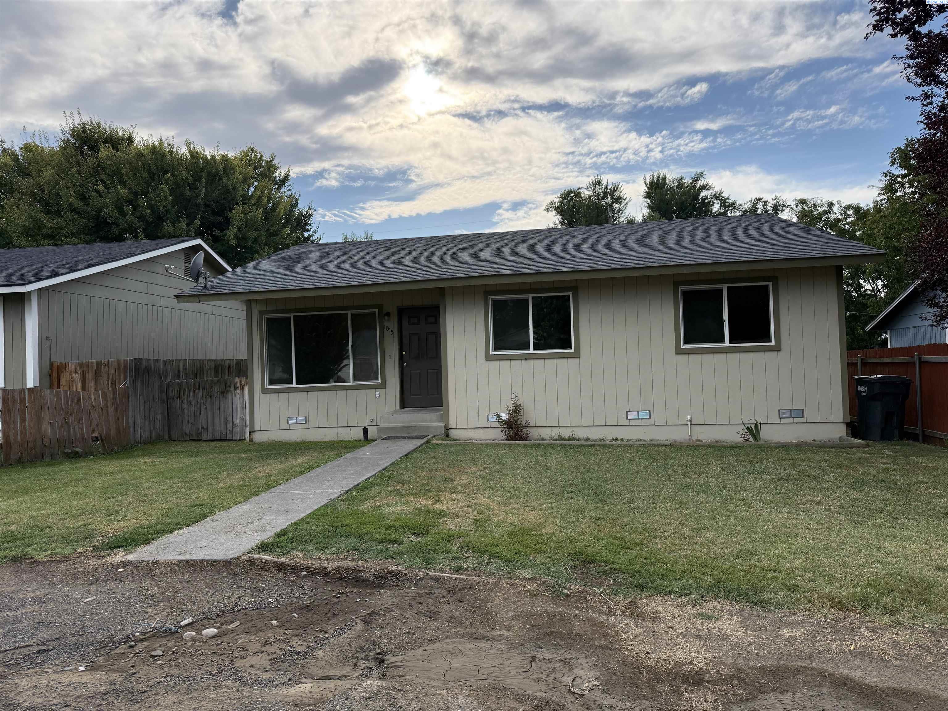 Photo 2 of Single family home for sale at 1015 Alice St, Prosser, WA 99350 | MLS# PAC294559 | Listing updated on 2026-10-09
