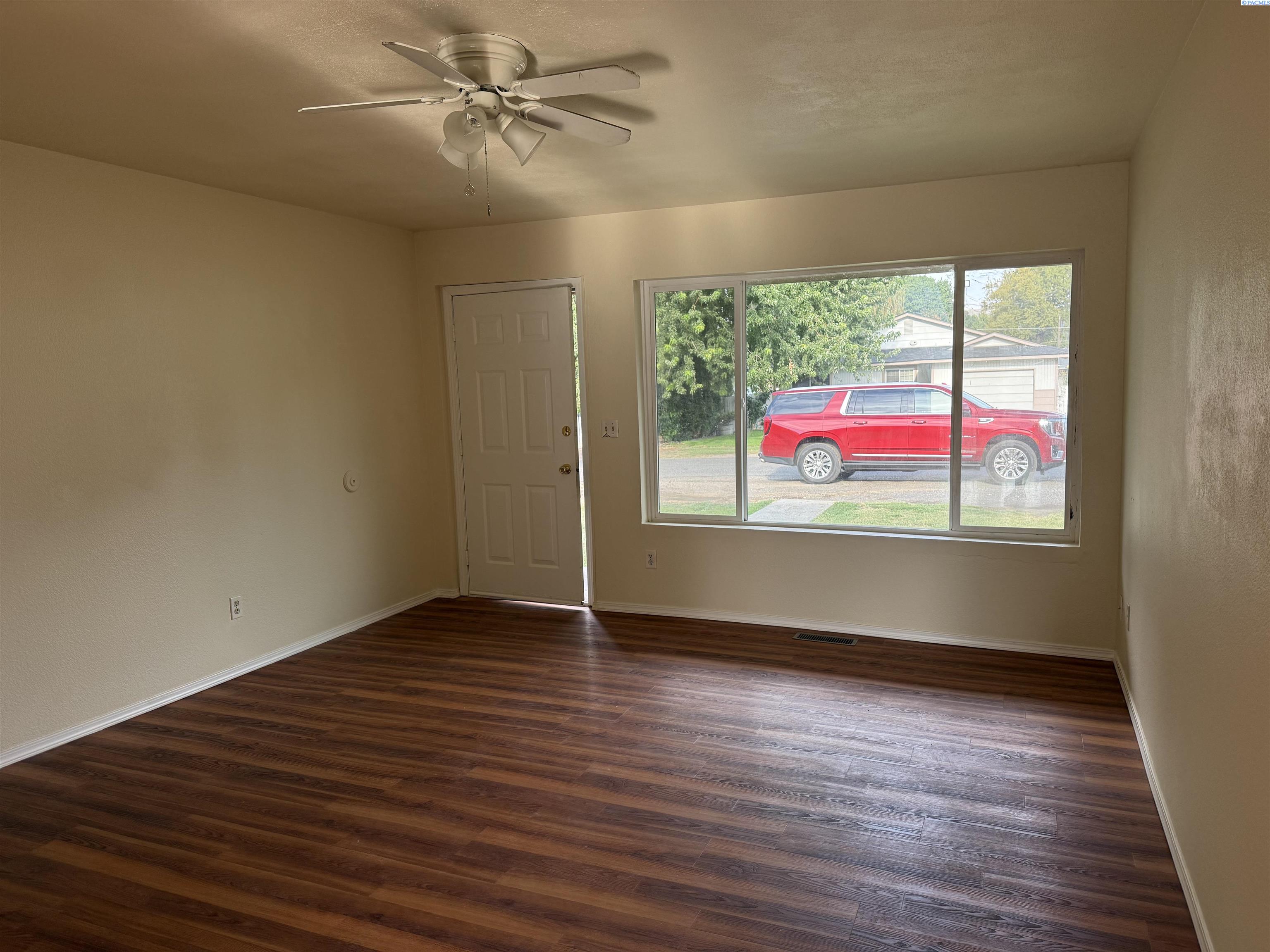 Photo 3 of Single family home for sale at 1015 Alice St, Prosser, WA 99350 | MLS# PAC294559 | Listing updated on 2026-10-09