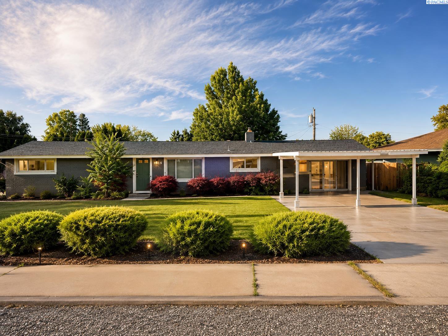 Photo 1 of Single family home for sale at 1814 W 11th Avenue, Kennewick, WA 99337 | MLS# PAC294659 | Listing updated on 2026-09-09