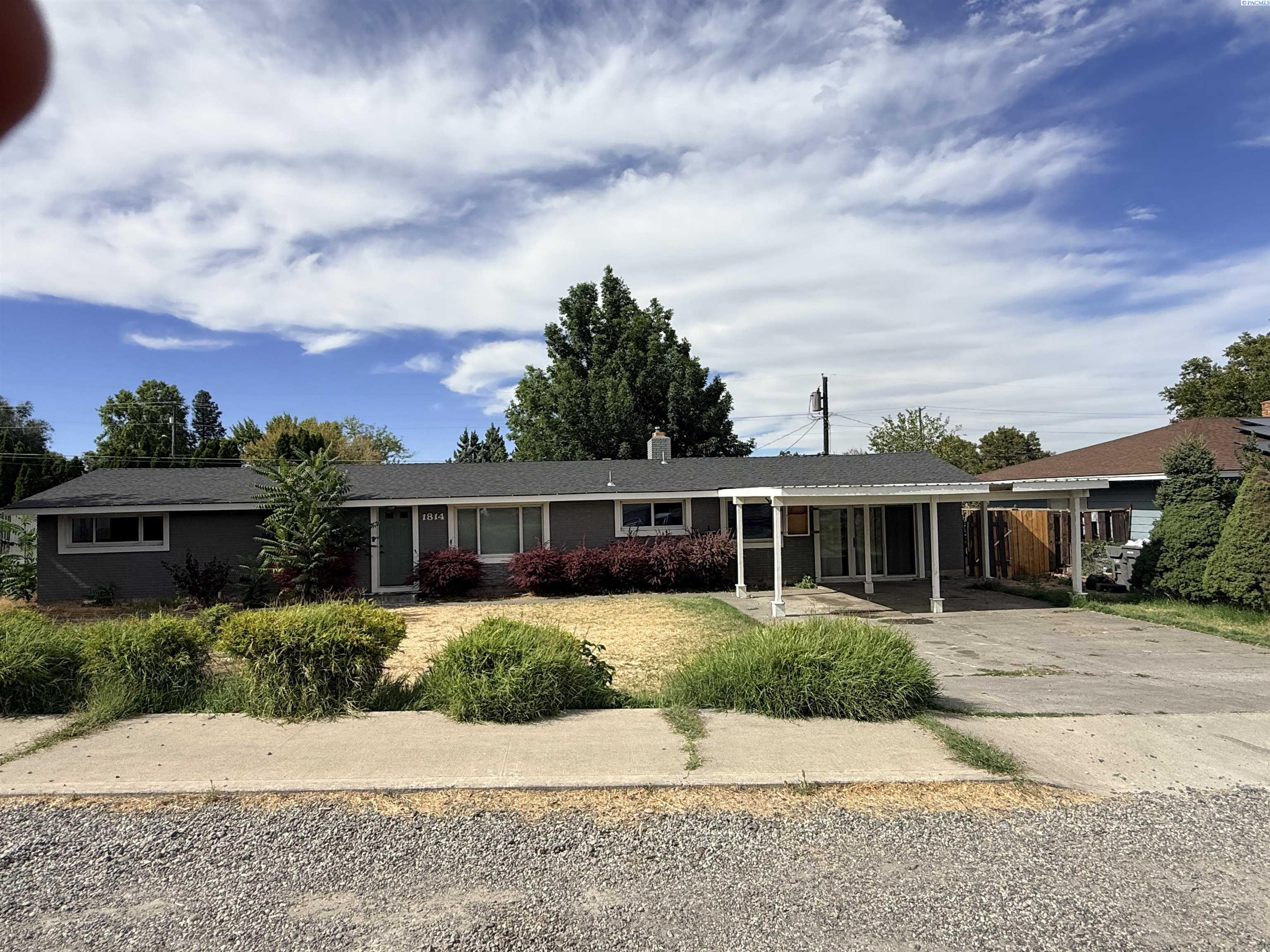 Photo 2 of Single family home for sale at 1814 W 11th Avenue, Kennewick, WA 99337 | MLS# PAC294659 | Listing updated on 2026-09-09