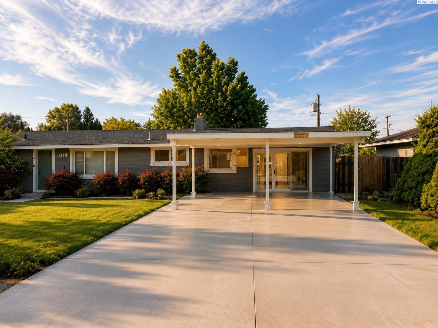 Photo 3 of Single family home for sale at 1814 W 11th Avenue, Kennewick, WA 99337 | MLS# PAC294659 | Listing updated on 2026-09-09