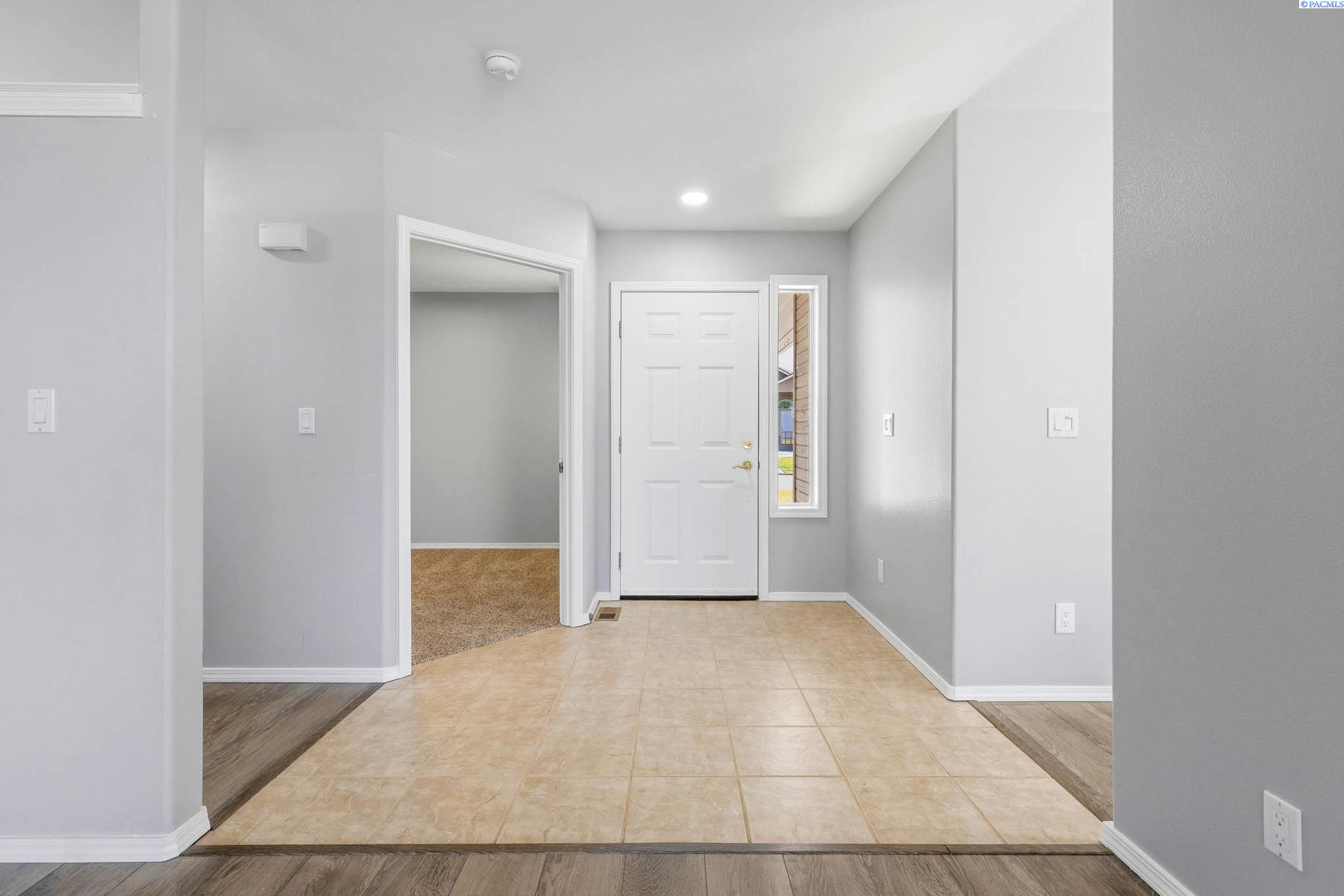 Photo 3 of Single family home for sale at 102 Tamarron Ln, Pasco, WA 99301 | MLS# PAC294671 | Listing updated on 2026-10-02