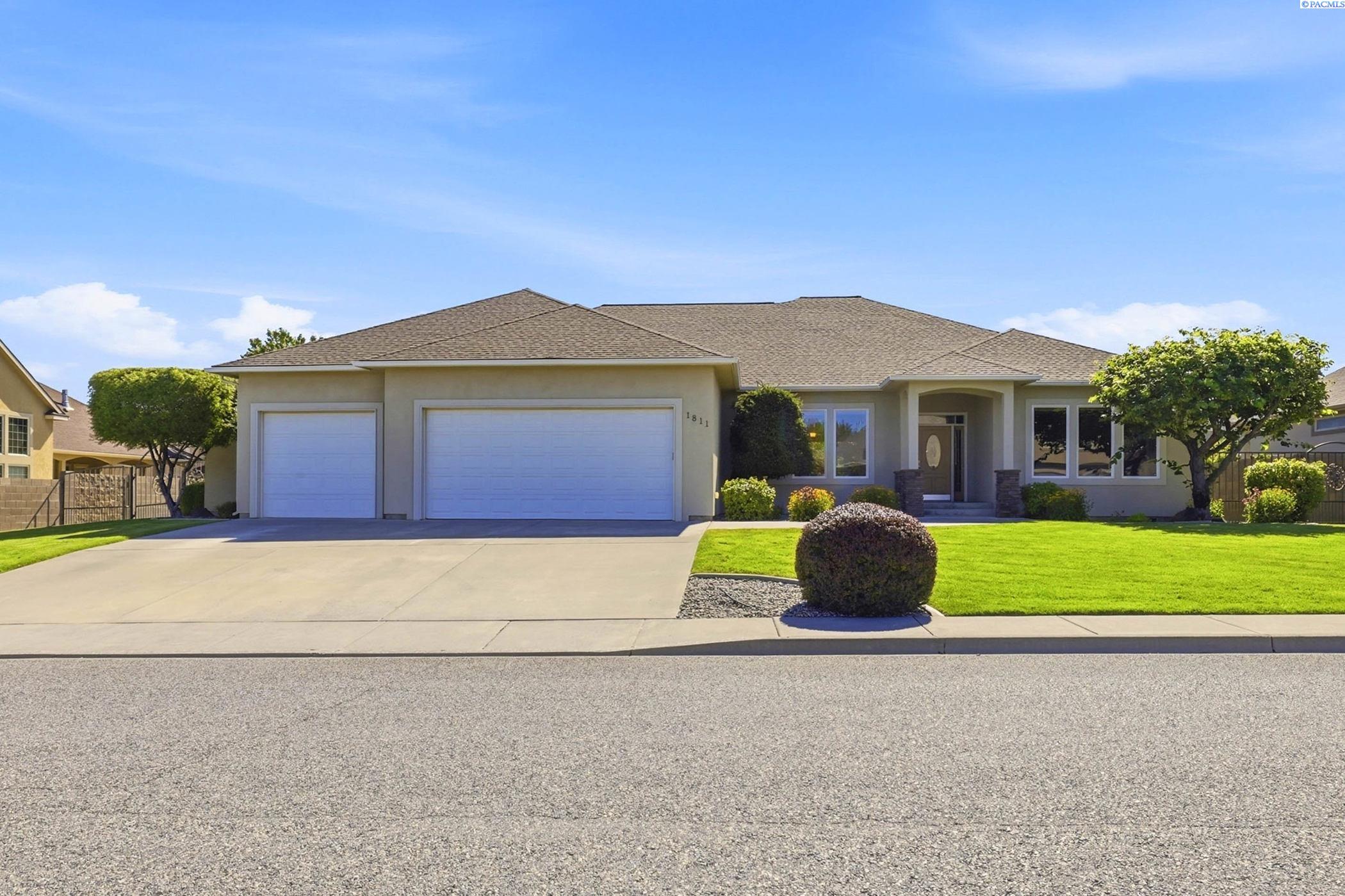 Photo 1 of Single family home for sale at 1811 S Dawes St, Kennewick, WA 99338 | MLS# PAC294673 | Listing updated on 2026-10-13