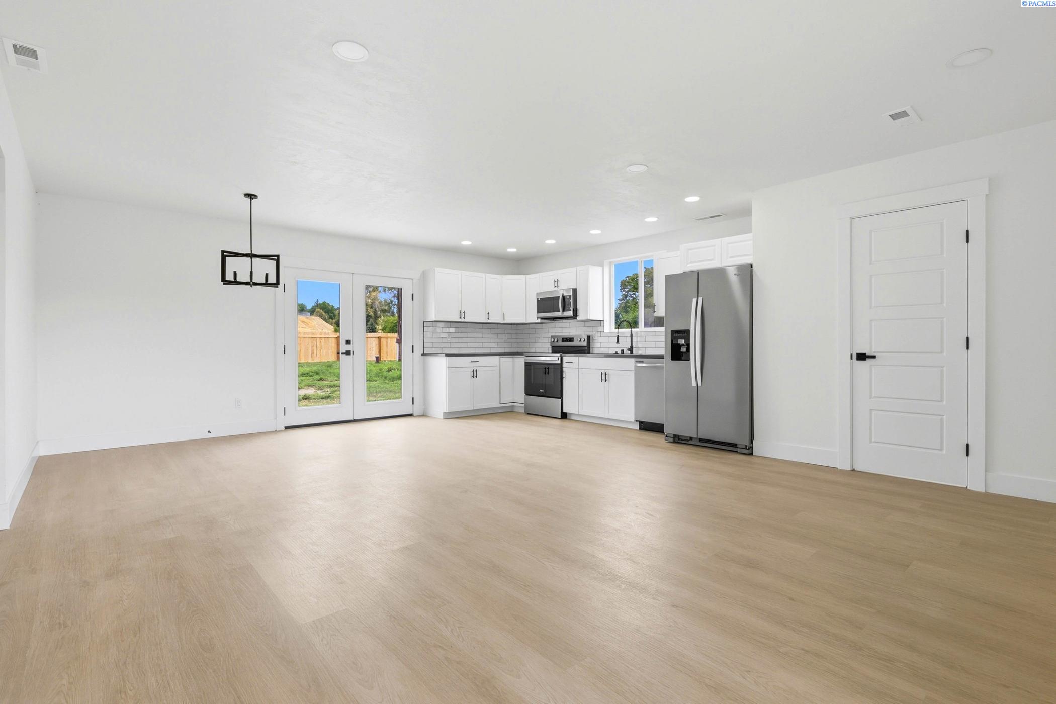Photo 3 of Single family home for sale at 1001 E 7th Street, Benton City, WA 99320 | MLS# PAC294699 | Listing updated on 2026-07-23