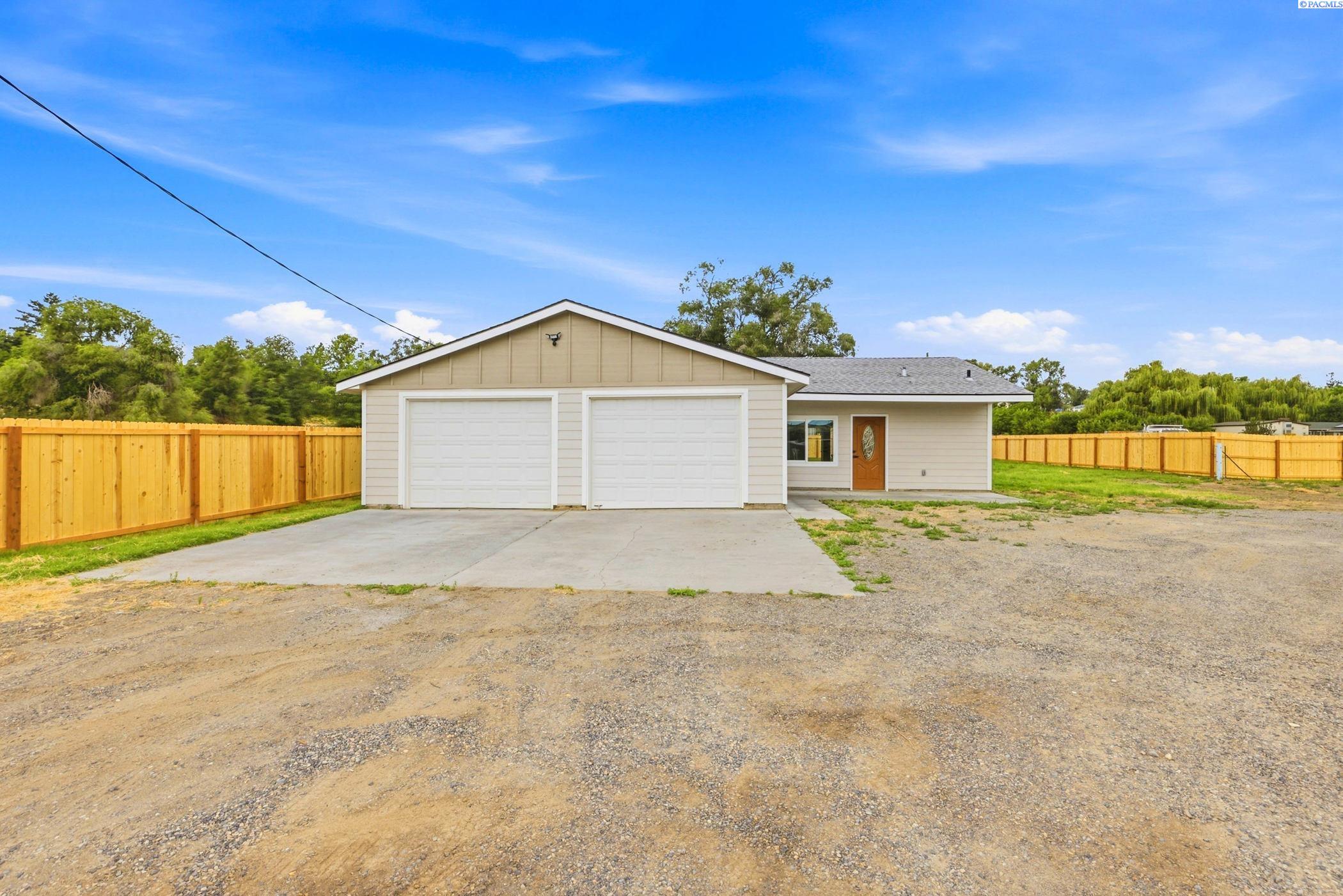 Photo 1 of Single family home for sale at 1001 E 7th Street, Benton City, WA 99320 | MLS# PAC294699 | Listing updated on 2026-07-23