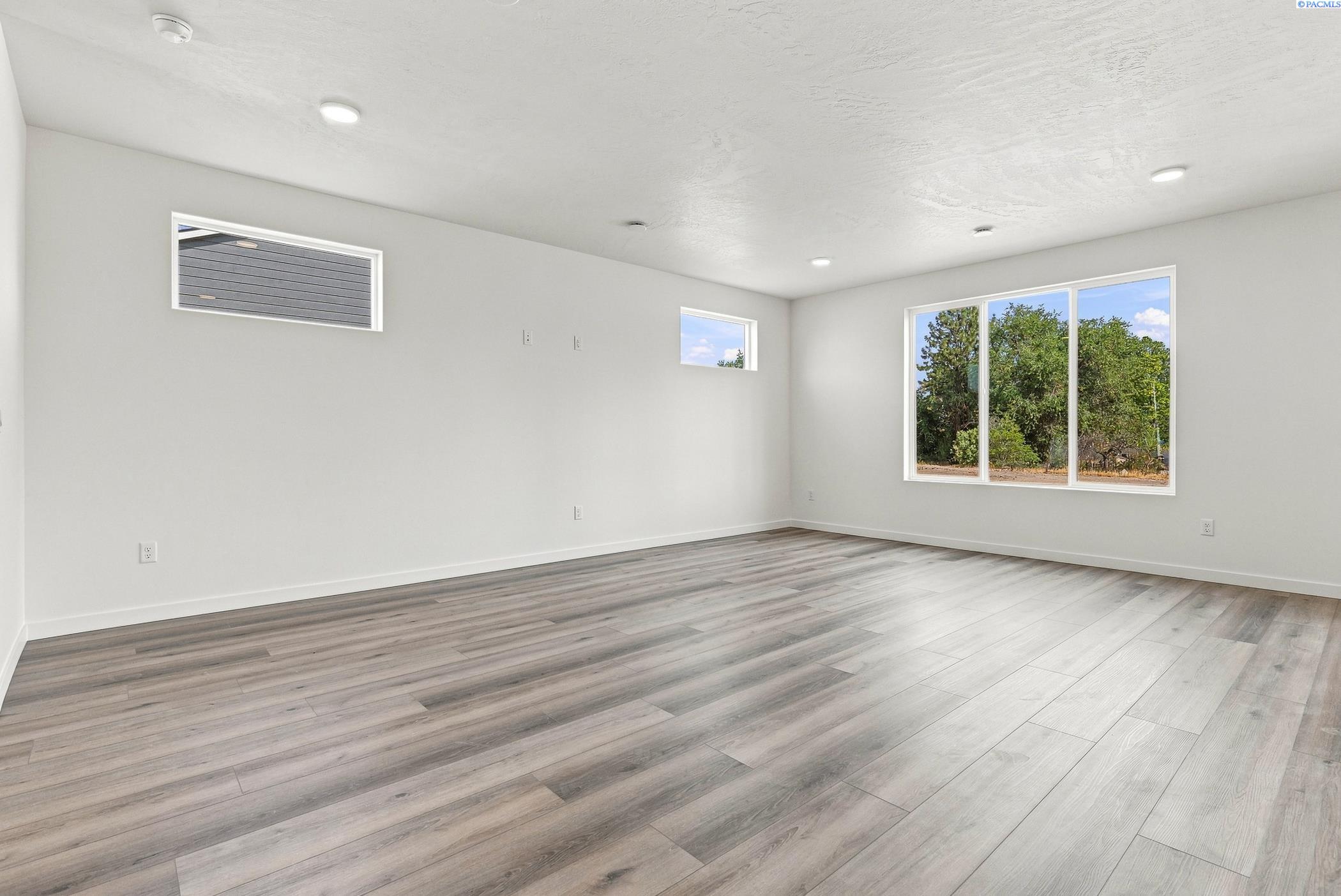 Photo 4 of Single family home for sale at 409 Sapphire Ave, Grandview, WA 98930 | MLS# PAC294714 | Listing updated on 2026-10-04