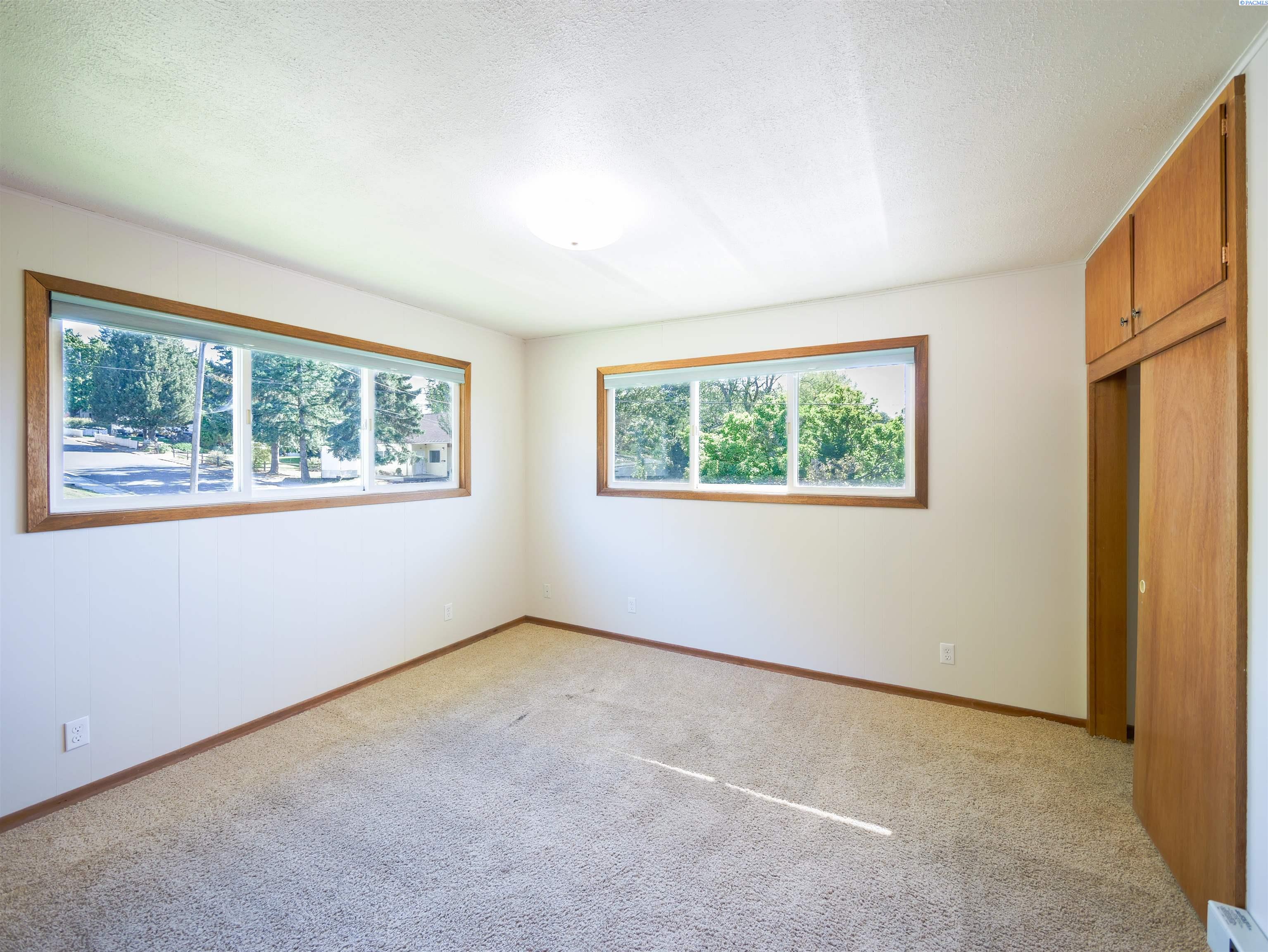 Photo 4 of Single family home for sale at 1205 NW Clifford St, Pullman, WA 99163 | MLS# PAC294728 | Listing updated on 2026-09-29
