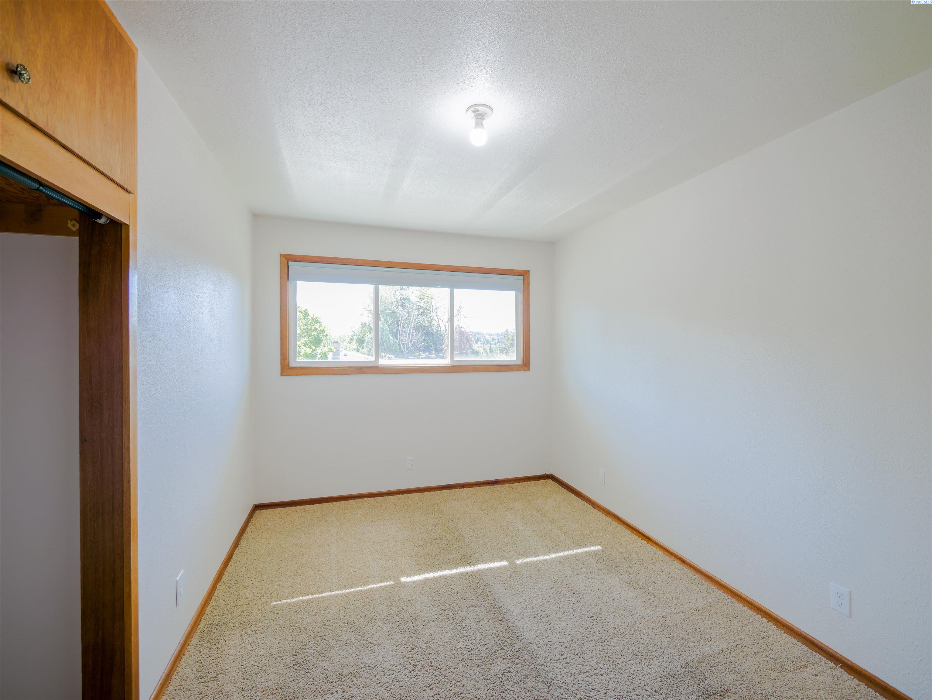 Photo 3 of Single family home for sale at 1205 Nw Clifford St, Pullman, WA 99163 | MLS# PAC294728 | Listing updated on 2026-09-29