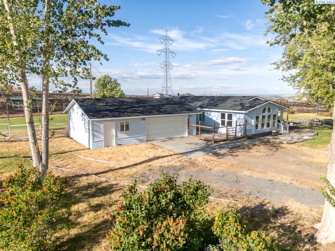 Photo 2 of Manufactured home for sale at 63208 N Whan Rd, Benton City, WA 99320 | MLS# PAC294800 | Listing updated on 2026-09-30