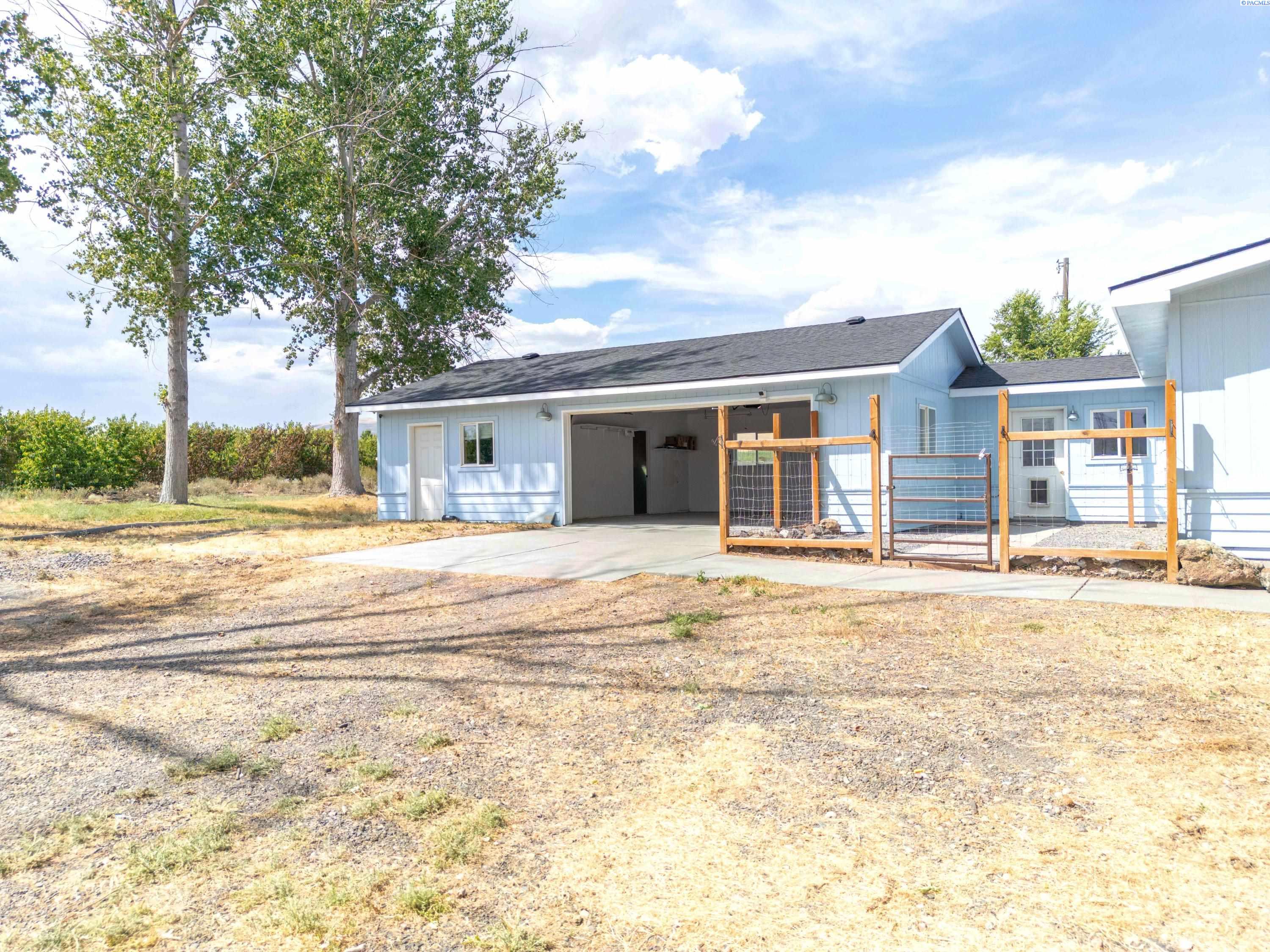 Photo 4 of Manufactured home for sale at 63208 N Whan Rd, Benton City, WA 99320 | MLS# PAC294800 | Listing updated on 2026-09-30