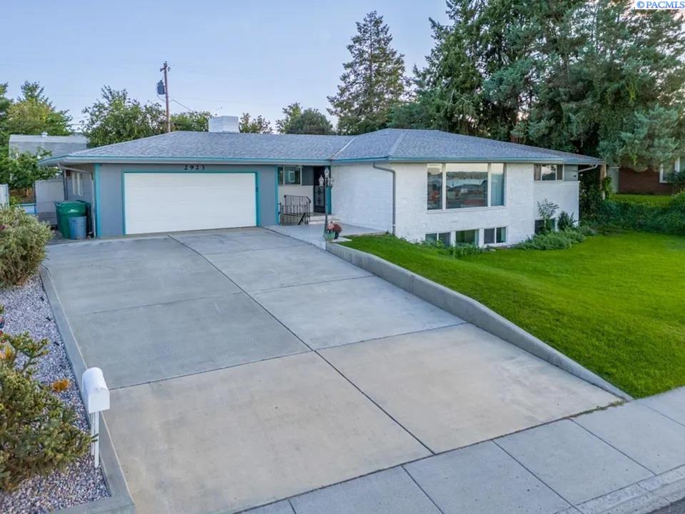 Photo 3 of Single family home for sale at 2923 W Canal Dr, Kennewick, WA 99336 | MLS# PAC294846 | Listing updated on 2026-10-09