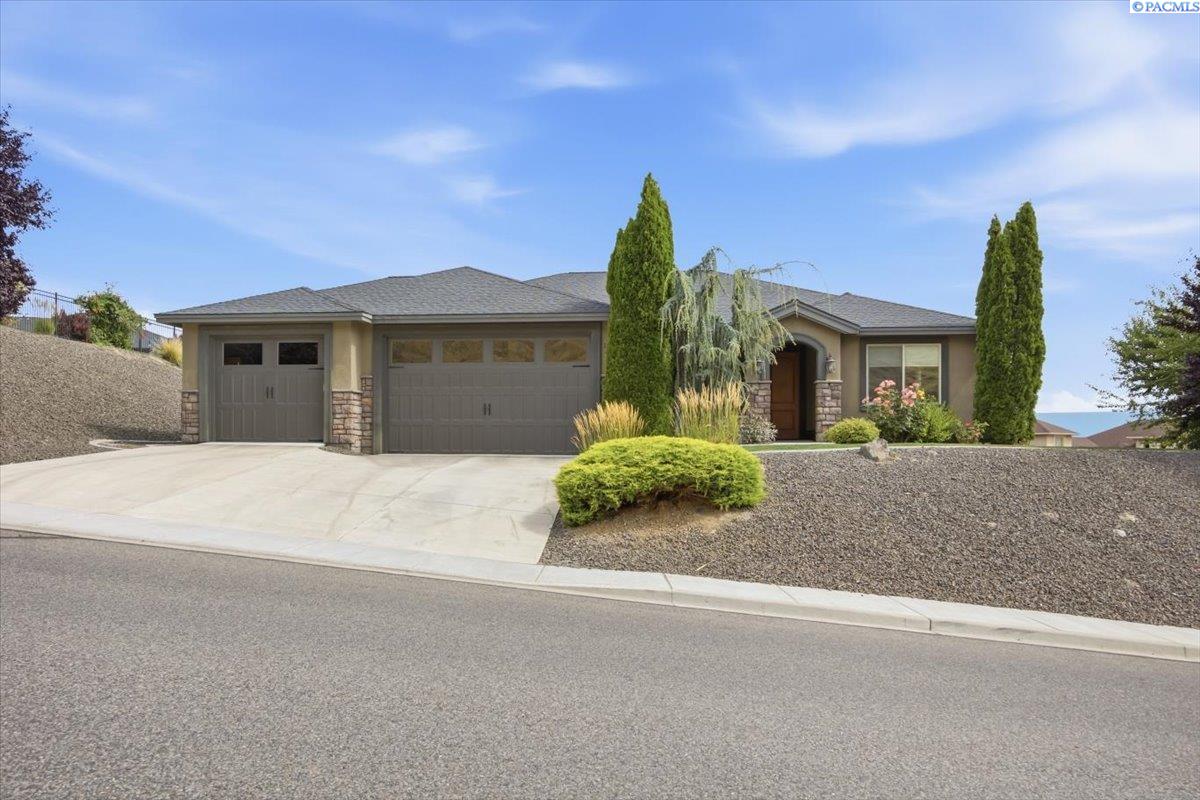 Photo 2 of Single family home for sale at 1929 Gala Way, Richland, WA 99352 | MLS# PAC294883 | Listing updated on 2026-10-10