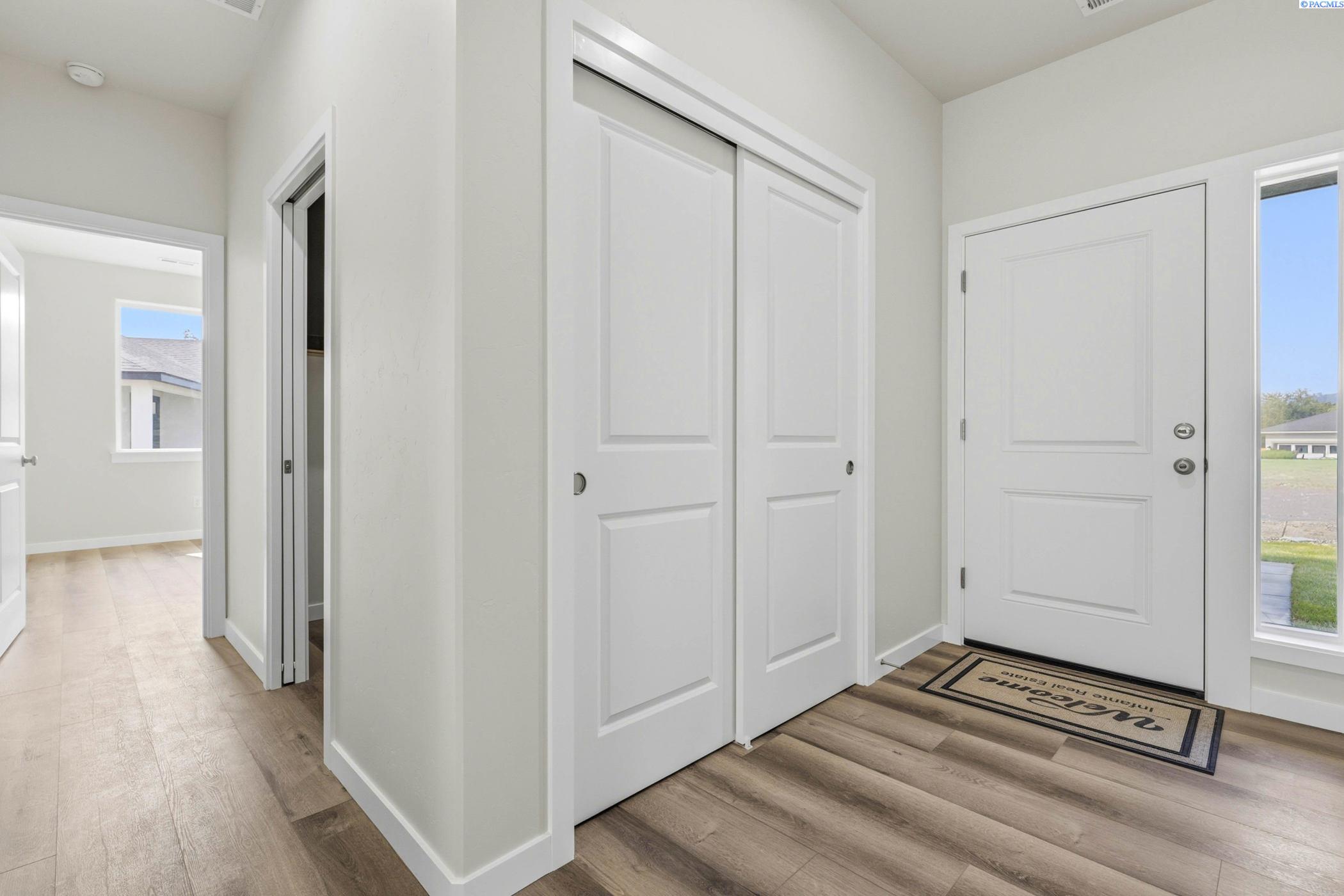 Photo 2 of Single family home for sale at 2119 S Elm Pl, Kennewick, WA 99337 | MLS# PAC294888 | Listing updated on 2026-10-08