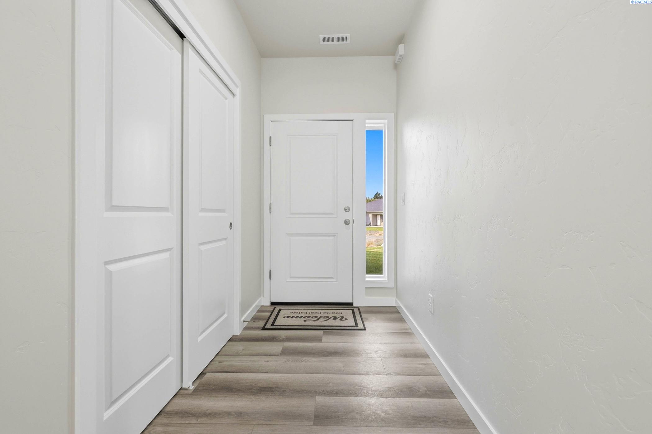 Photo 1 of Single family home for sale at 2119 S Elm Pl, Kennewick, WA 99337 | MLS# PAC294888 | Listing updated on 2026-10-08