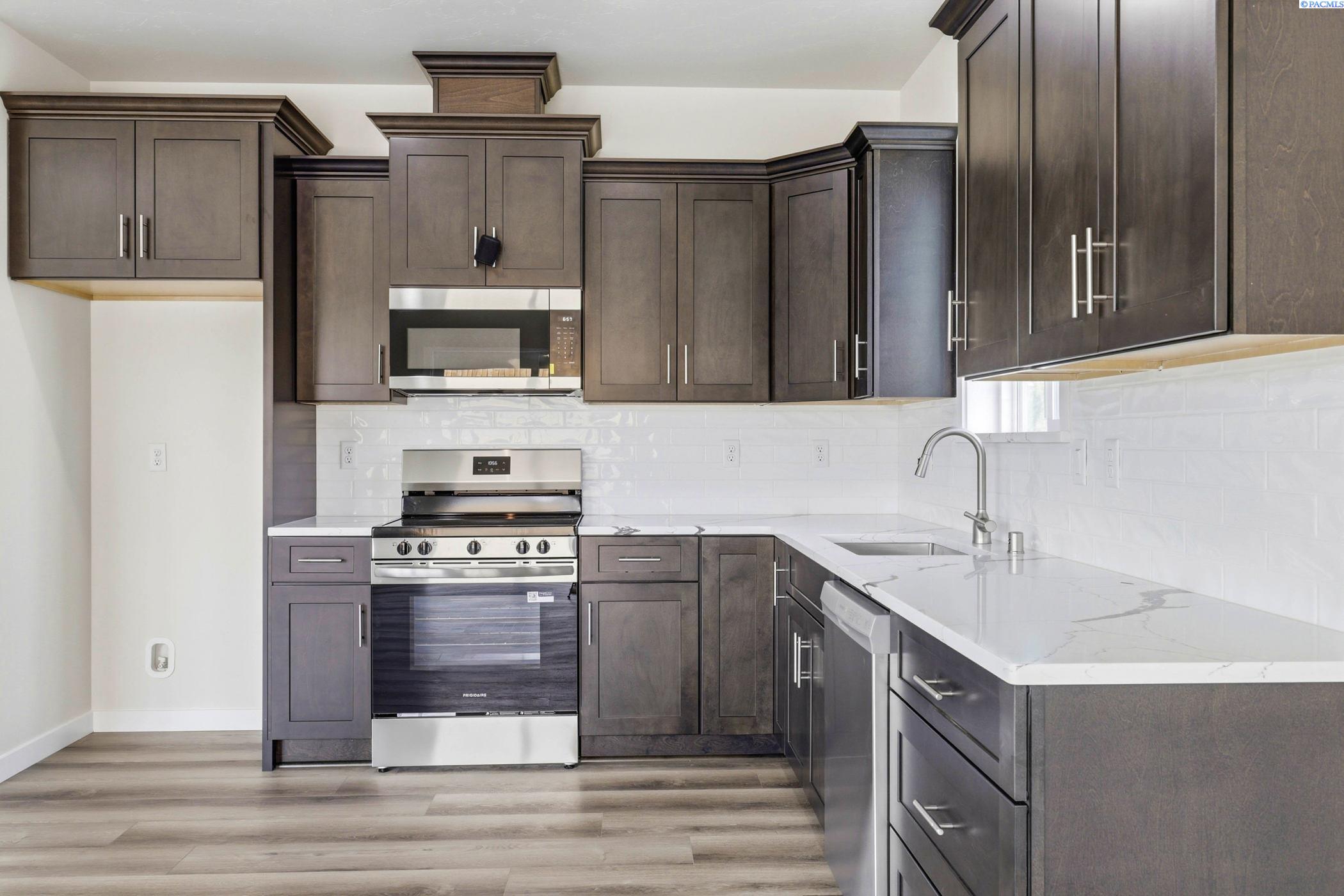 Photo 4 of Single family home for sale at 2119 S Elm Pl, Kennewick, WA 99337 | MLS# PAC294888 | Listing updated on 2026-10-08