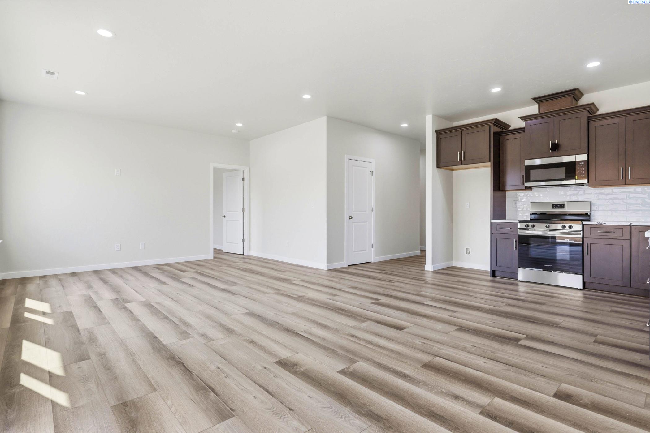 Photo 3 of Single family home for sale at 2119 S Elm Pl, Kennewick, WA 99337 | MLS# PAC294888 | Listing updated on 2026-10-08