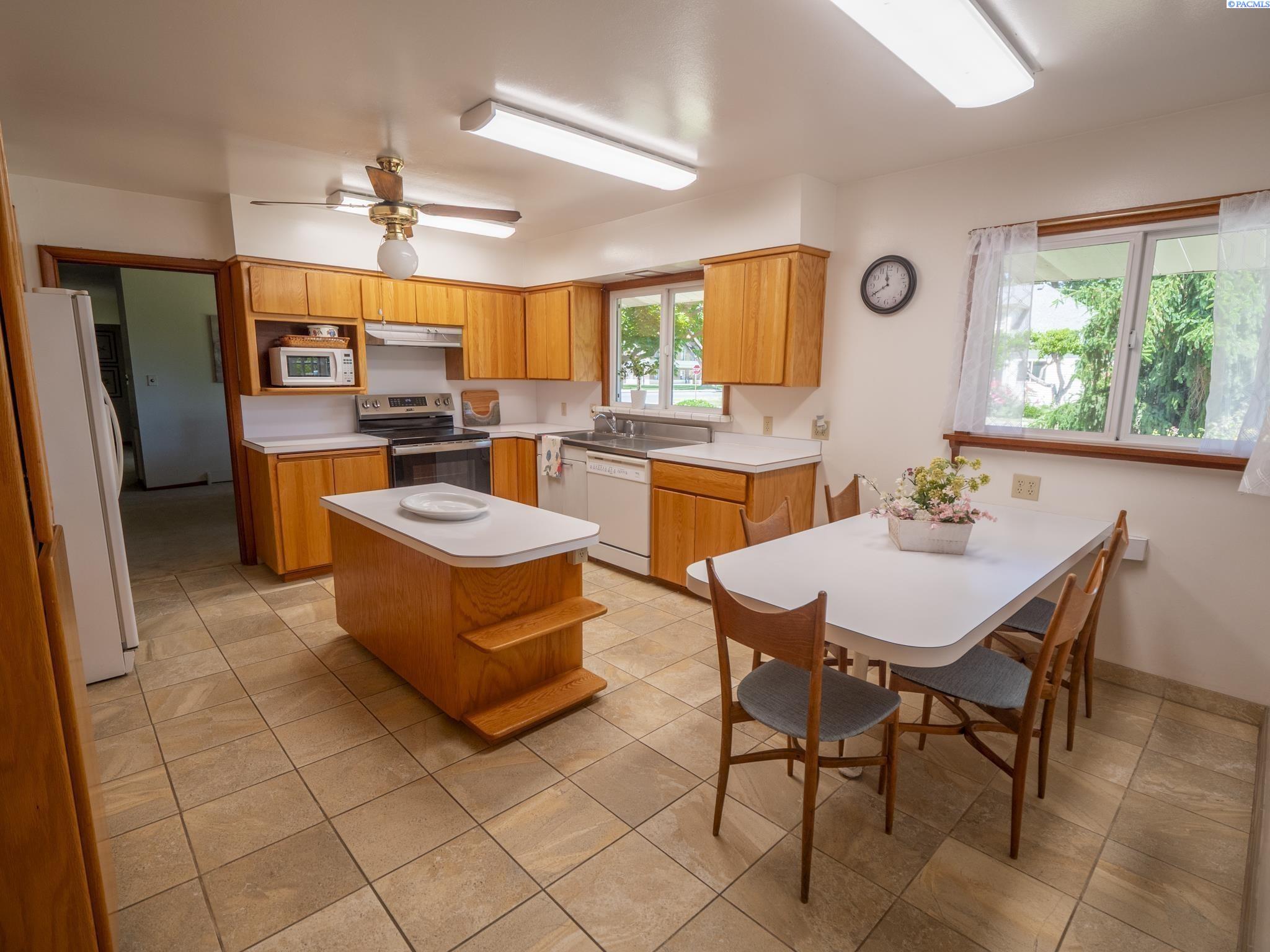 Photo 2 of Single family home for sale at 1021 Prosser Ave, Prosser, WA 99350 | MLS# PAC294978 | Listing updated on 2026-08-26